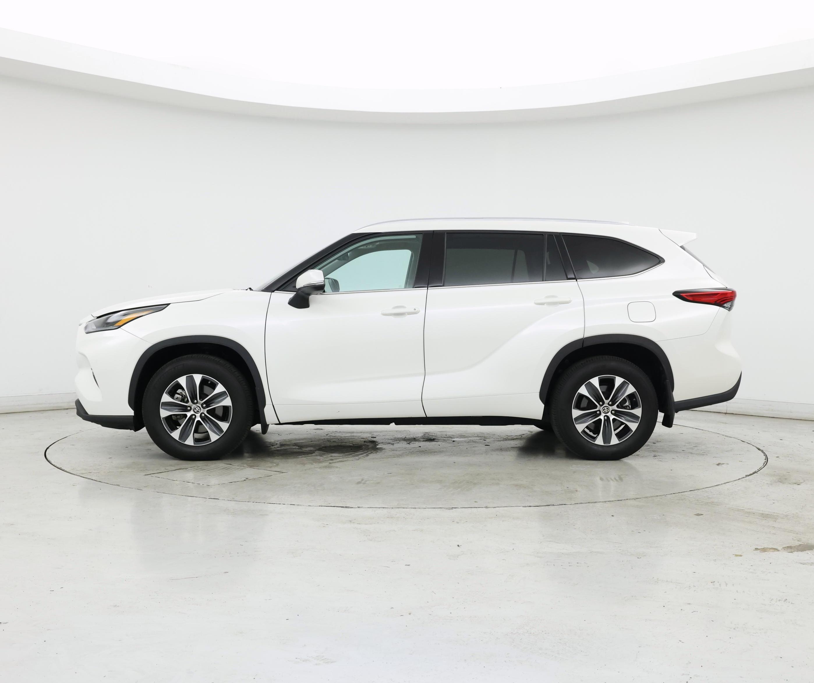 Thumbnail: 2021 Toyota Highlander - 3