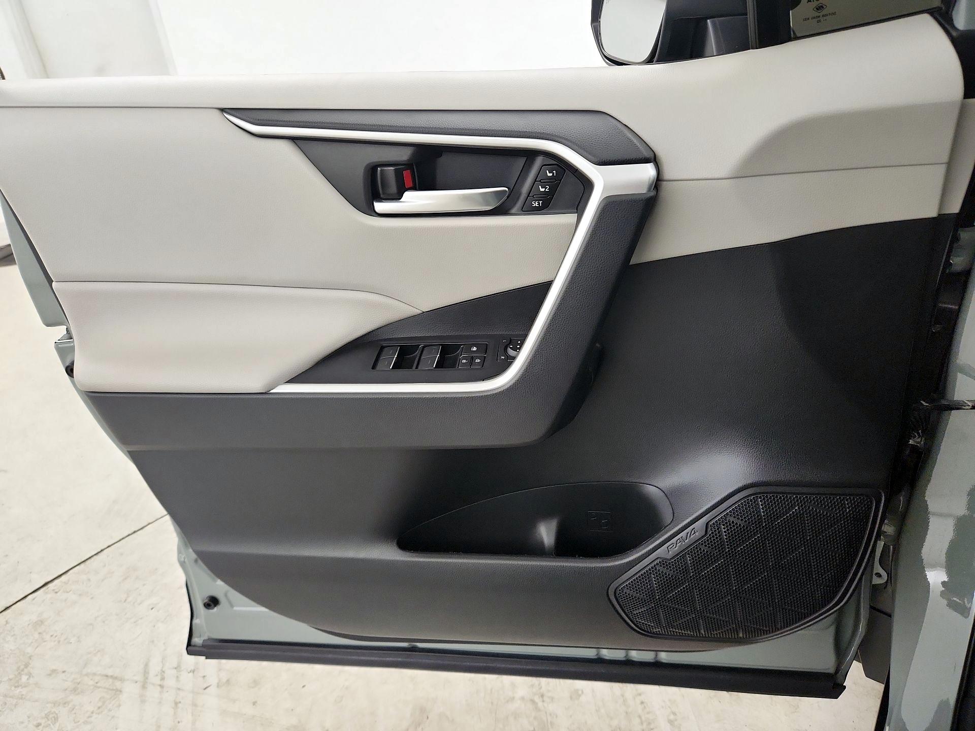 Thumbnail: 2023 Toyota RAV4 - 12