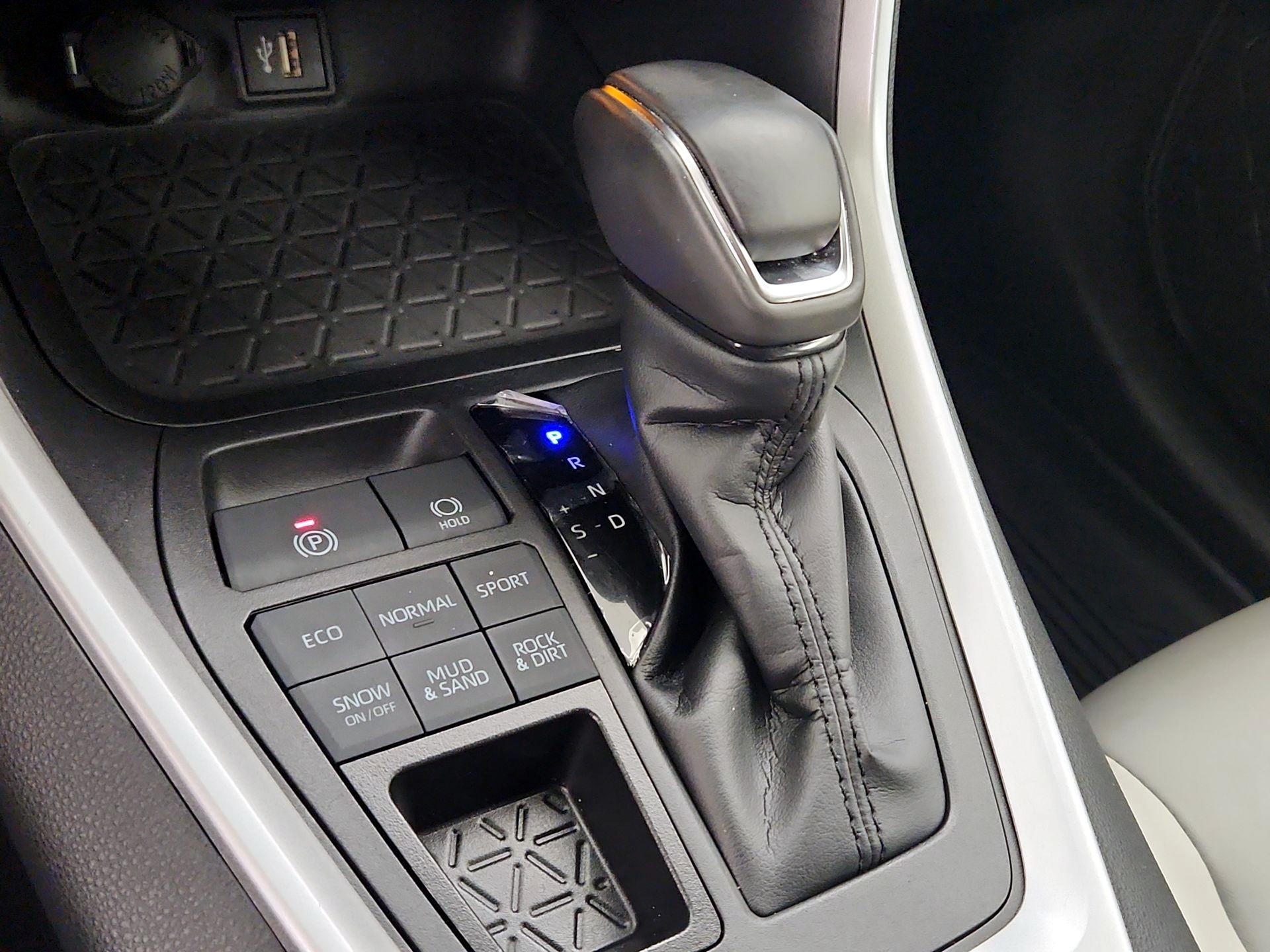 Thumbnail: 2023 Toyota RAV4 - 18