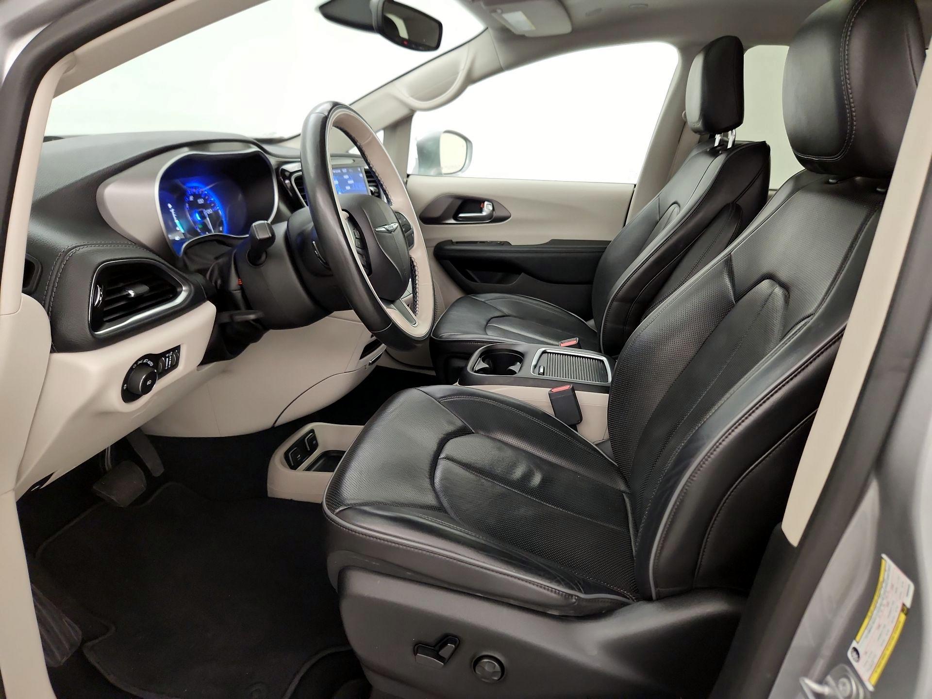 Thumbnail: 2019 Chrysler Pacifica - 11