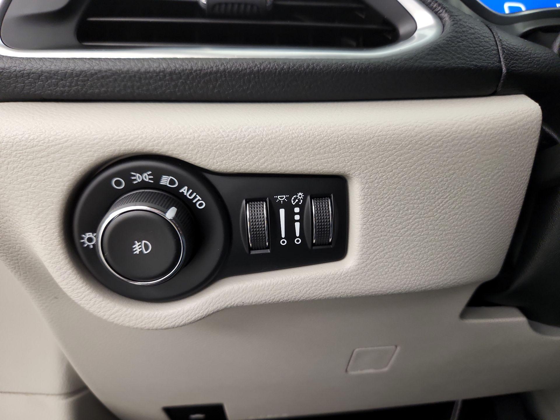 Thumbnail: 2019 Chrysler Pacifica - 13