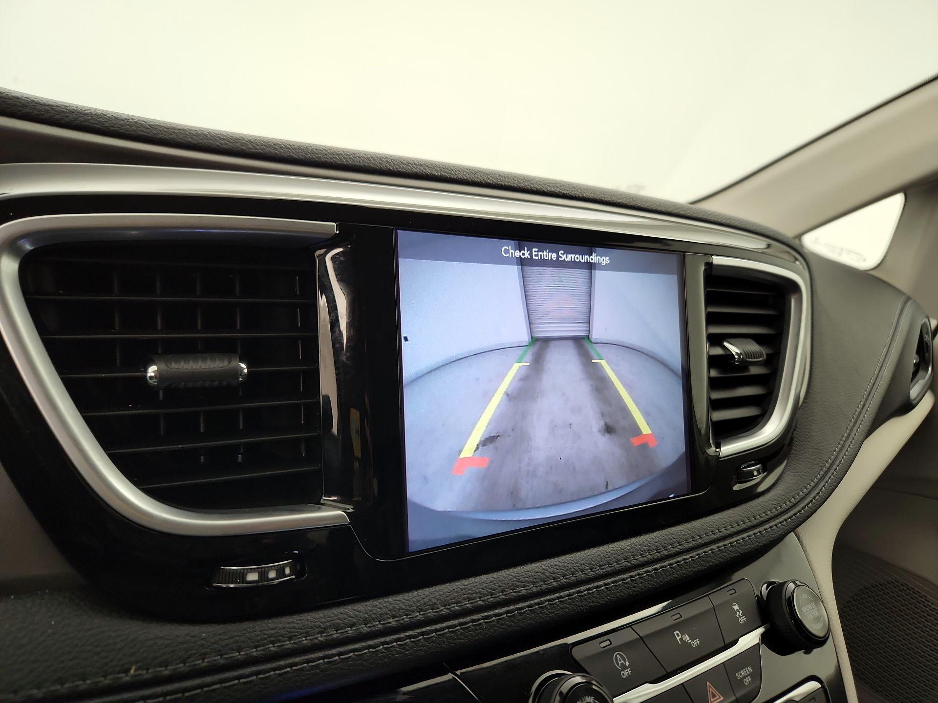 Thumbnail: 2019 Chrysler Pacifica - 15