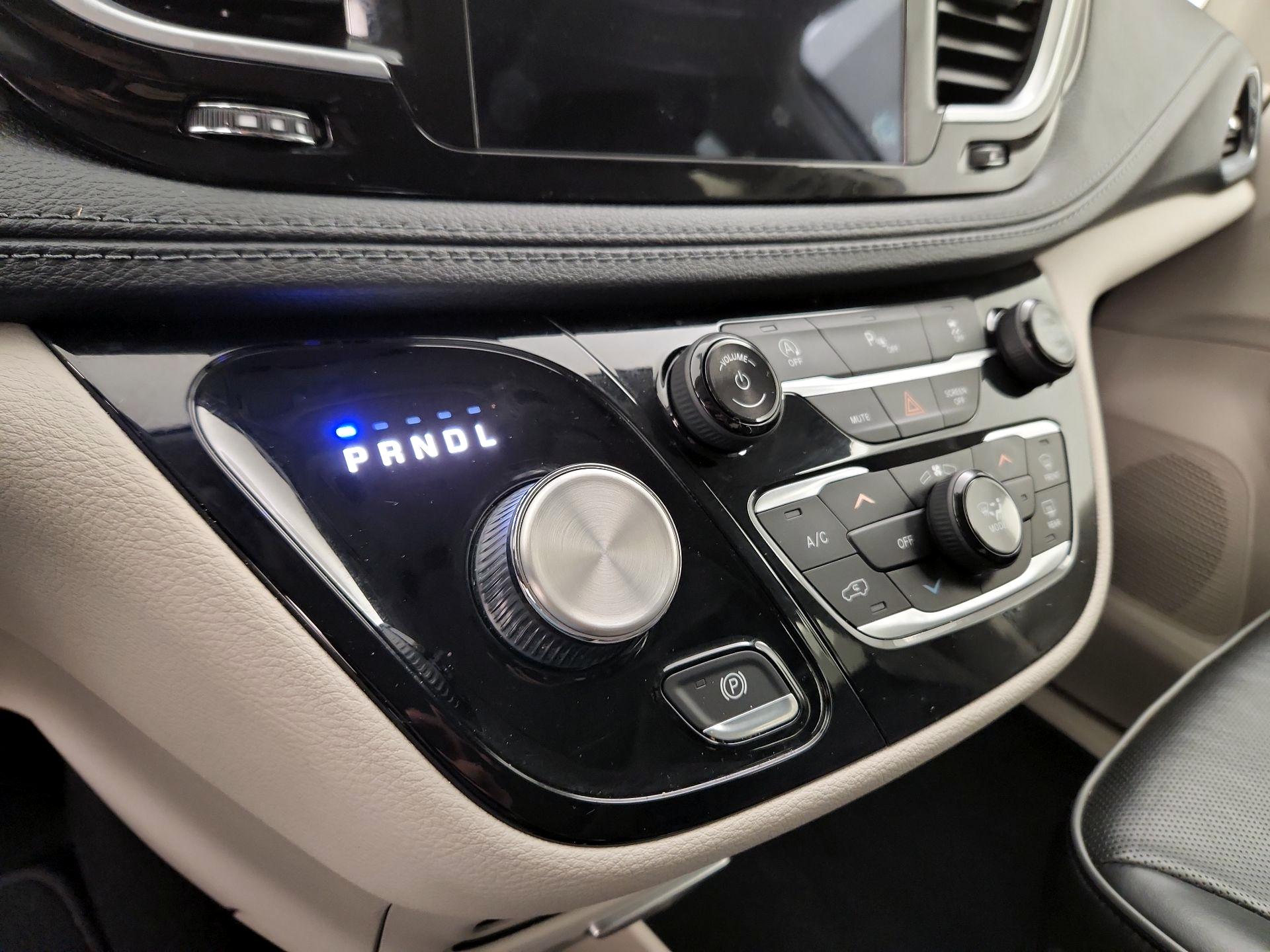 Thumbnail: 2019 Chrysler Pacifica - 18