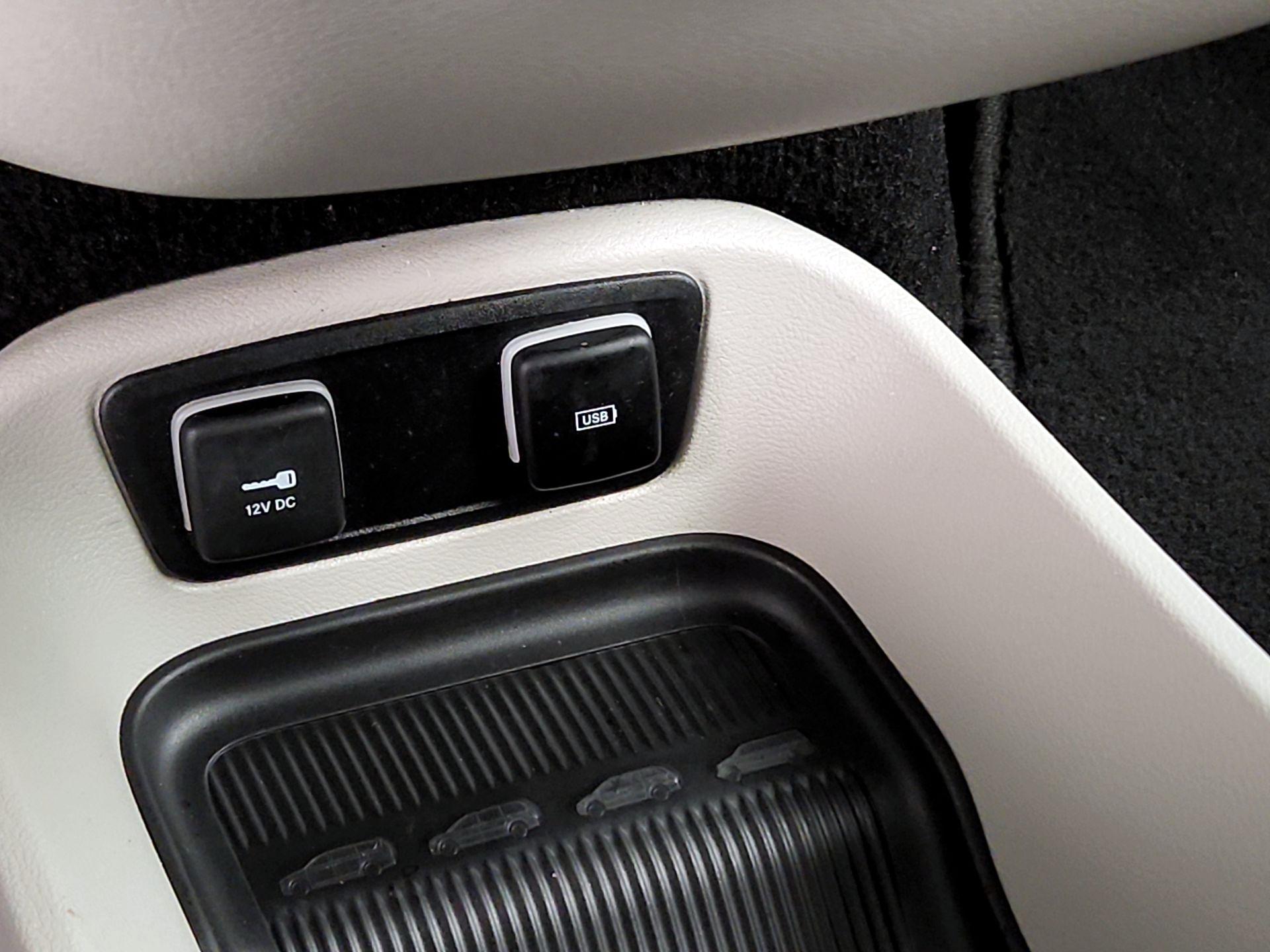 Thumbnail: 2019 Chrysler Pacifica - 19