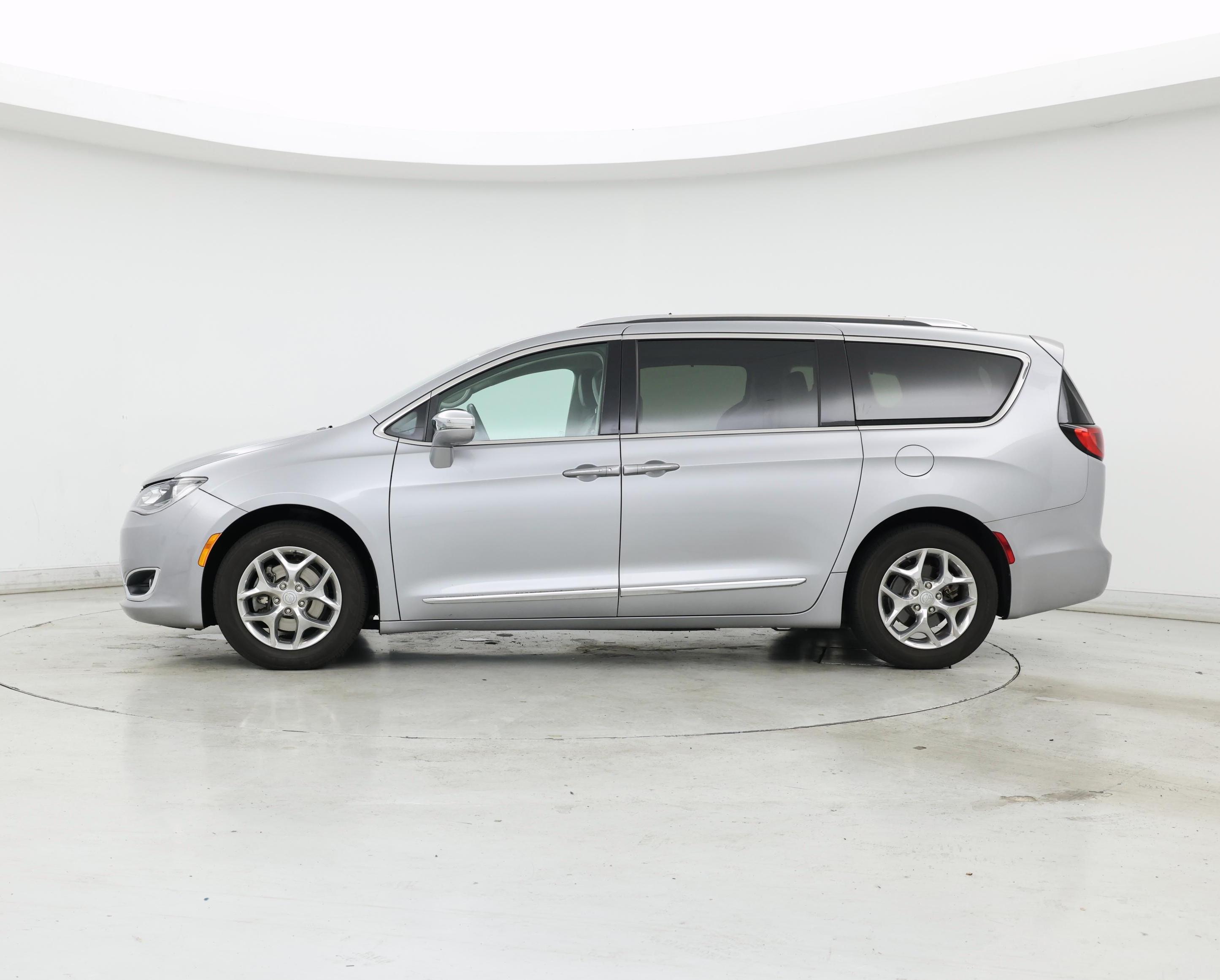 Thumbnail: 2019 Chrysler Pacifica - 3