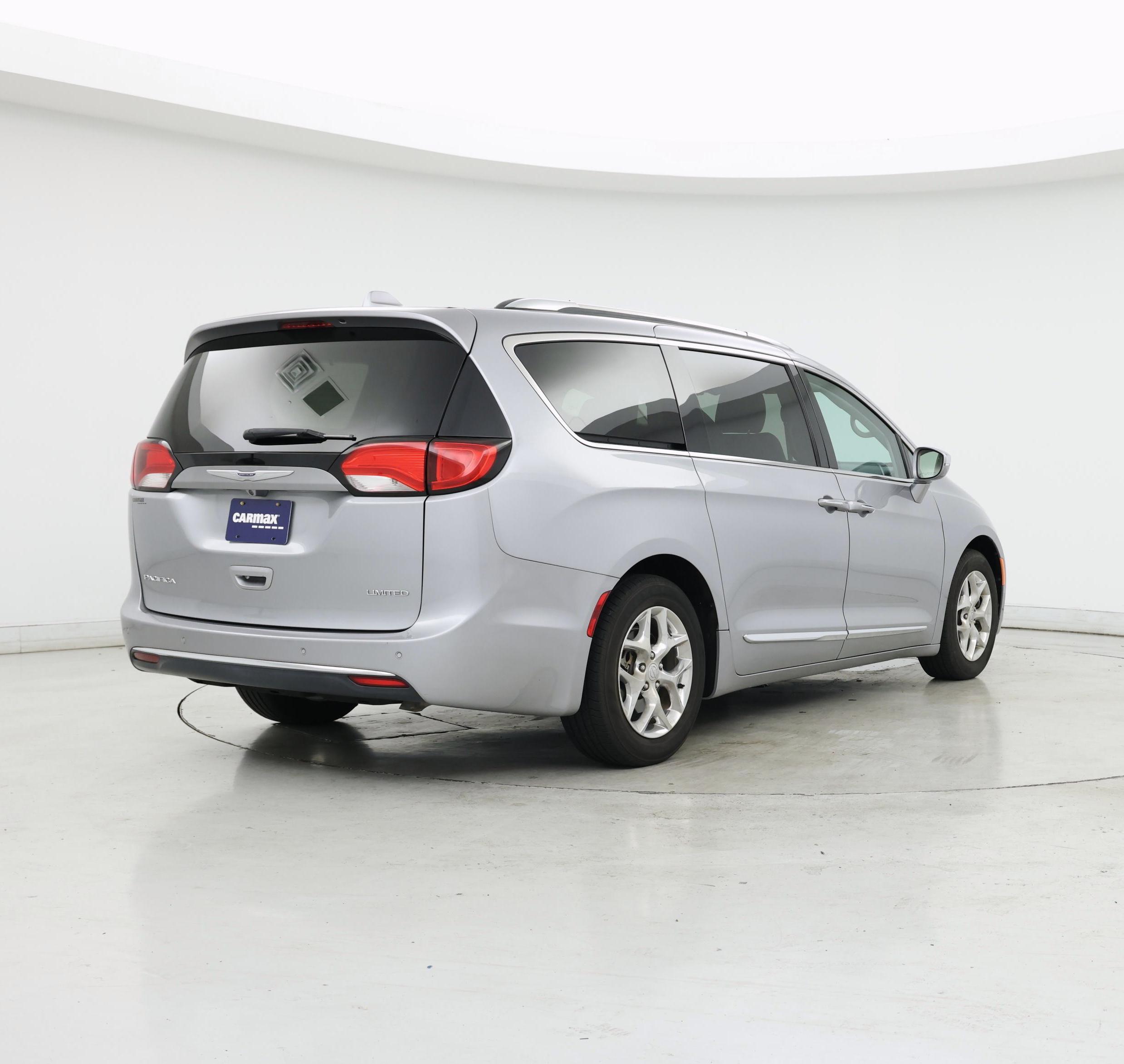 Thumbnail: 2019 Chrysler Pacifica - 8