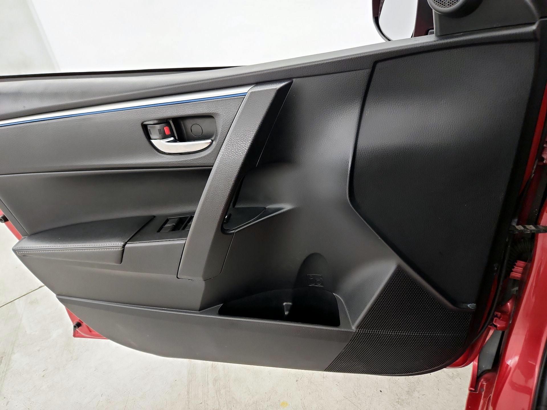 Thumbnail: 2015 Toyota Corolla - 12