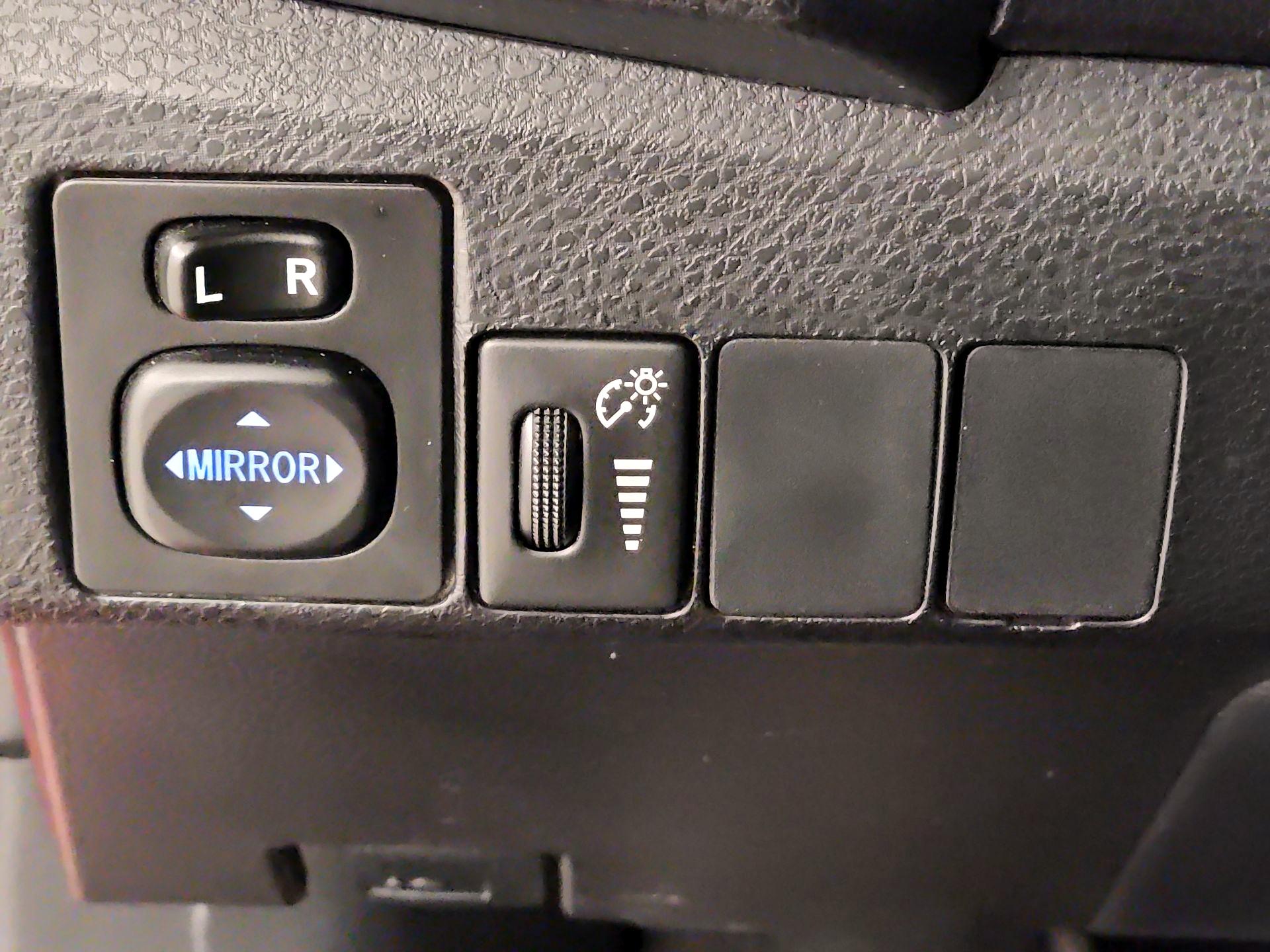 Thumbnail: 2015 Toyota Corolla - 13