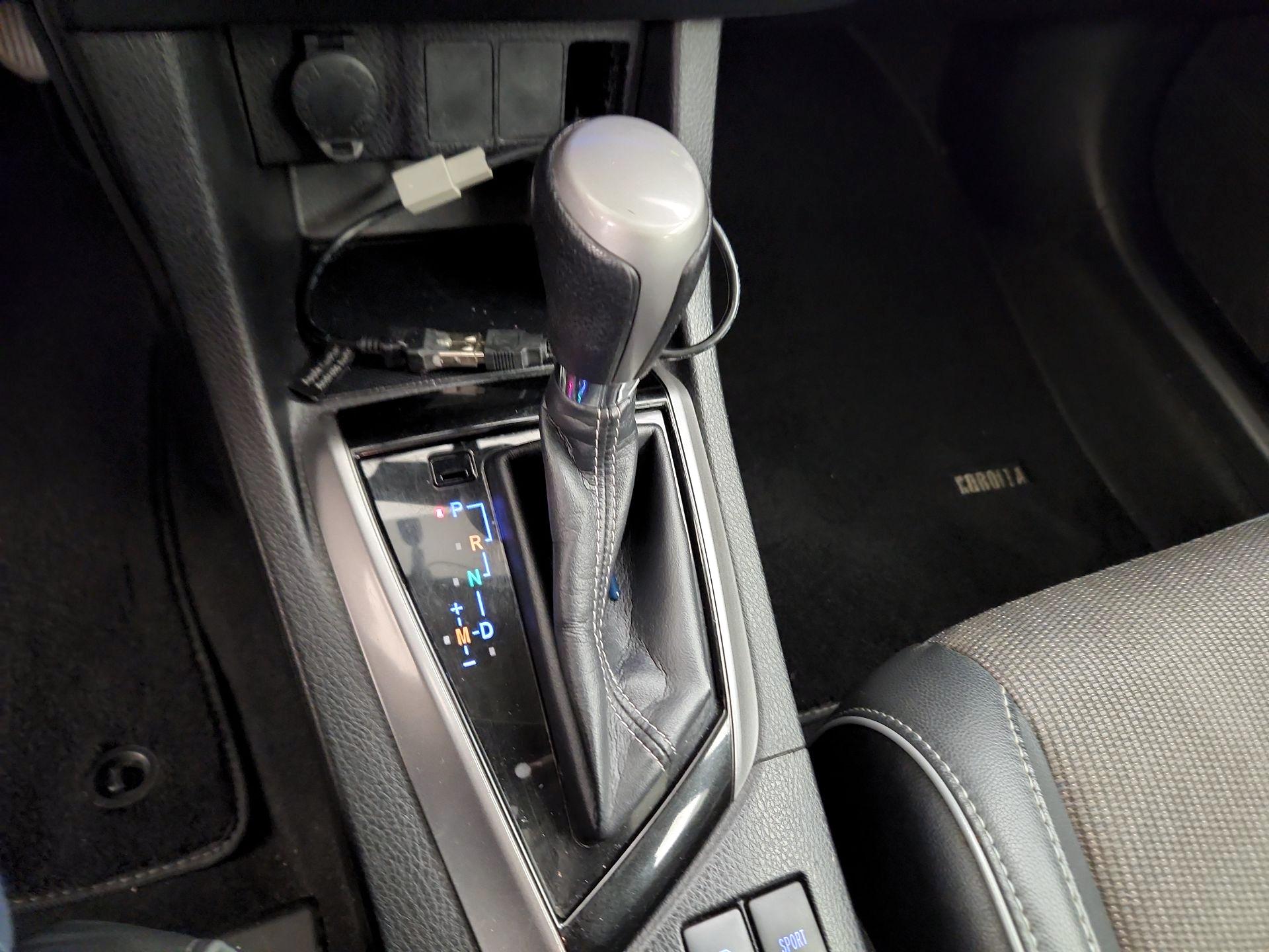 Thumbnail: 2015 Toyota Corolla - 17