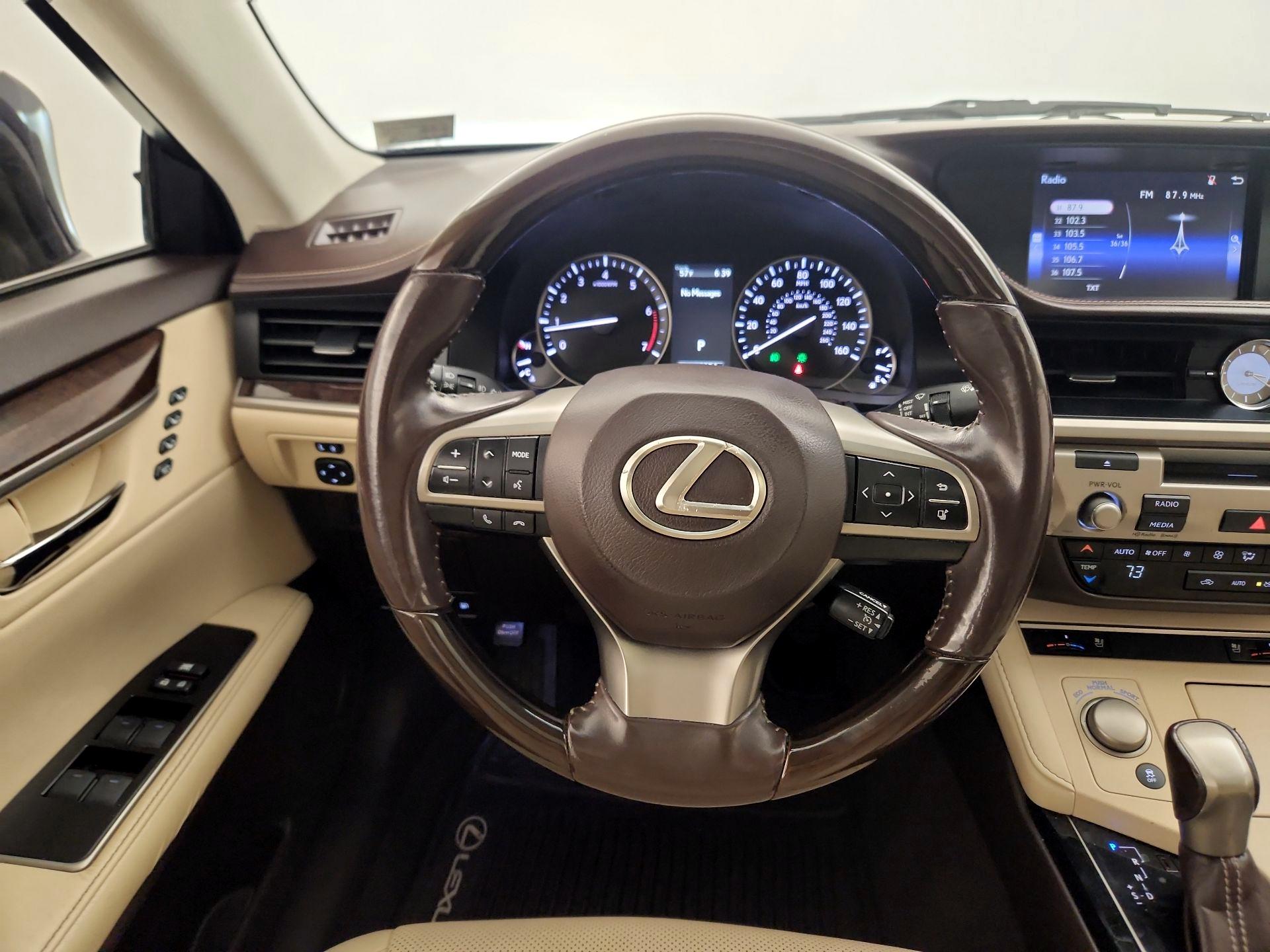 Thumbnail: 2016 Lexus ES - 10