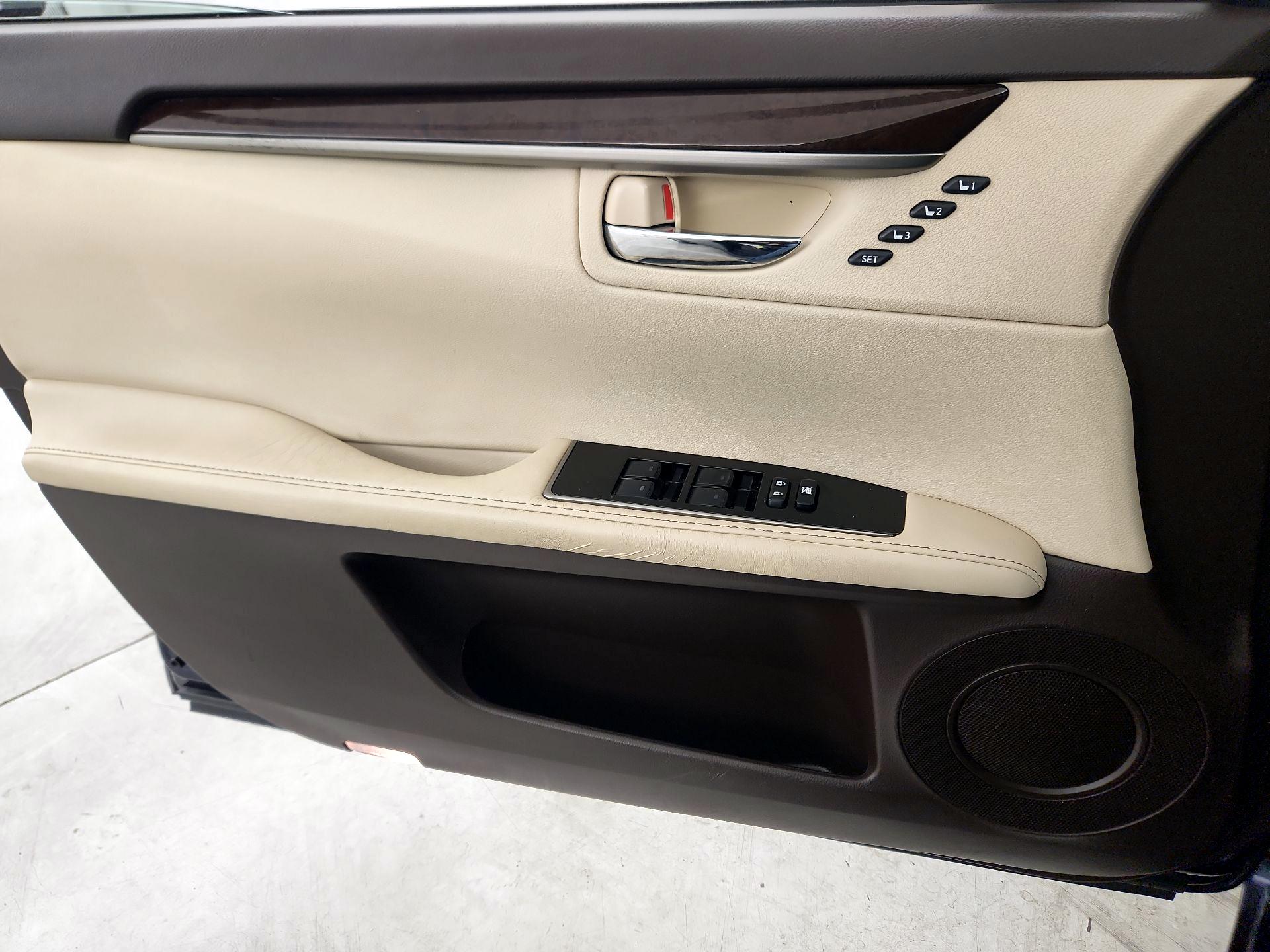 Thumbnail: 2016 Lexus ES - 12