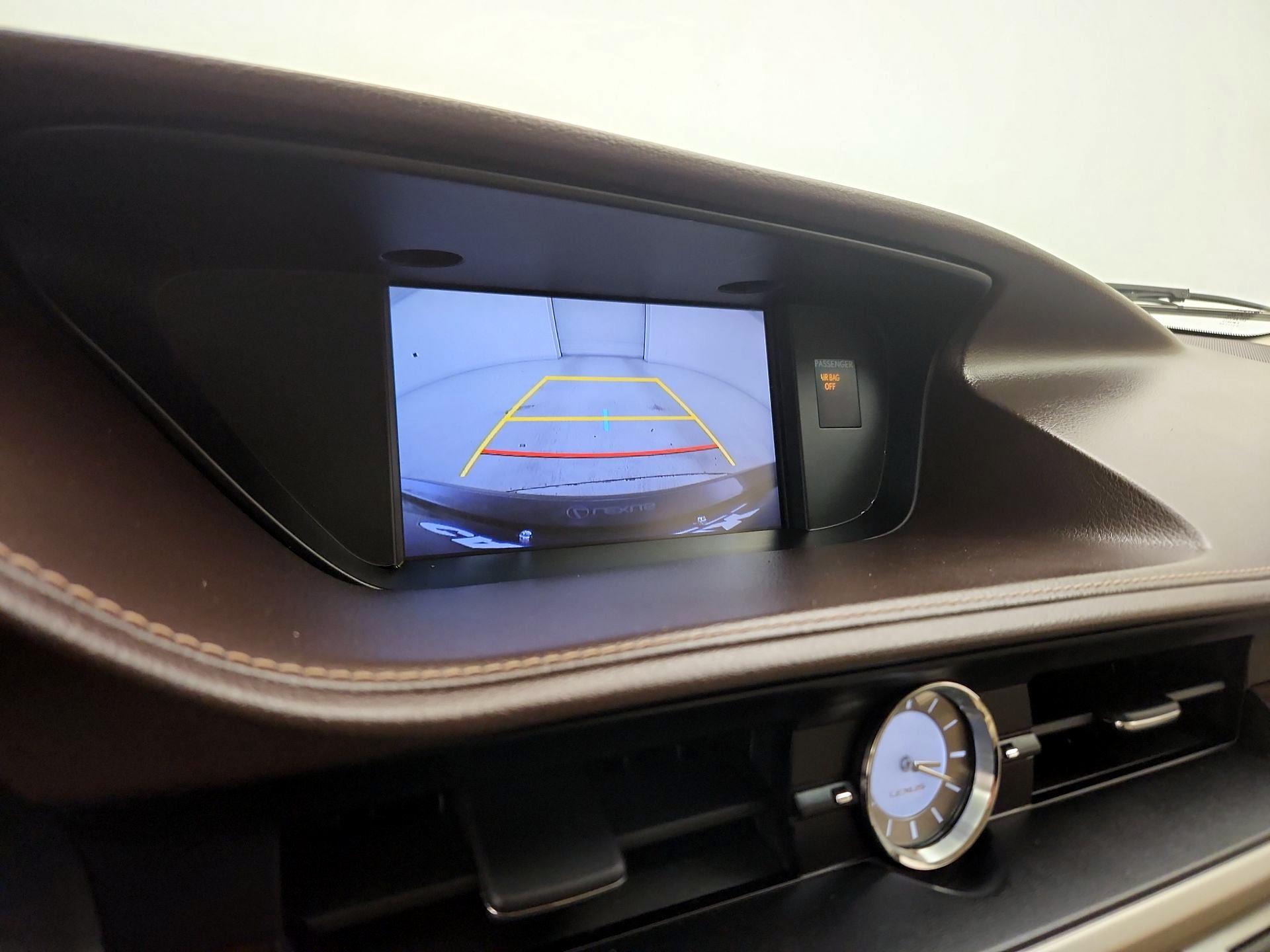 Thumbnail: 2016 Lexus ES - 14