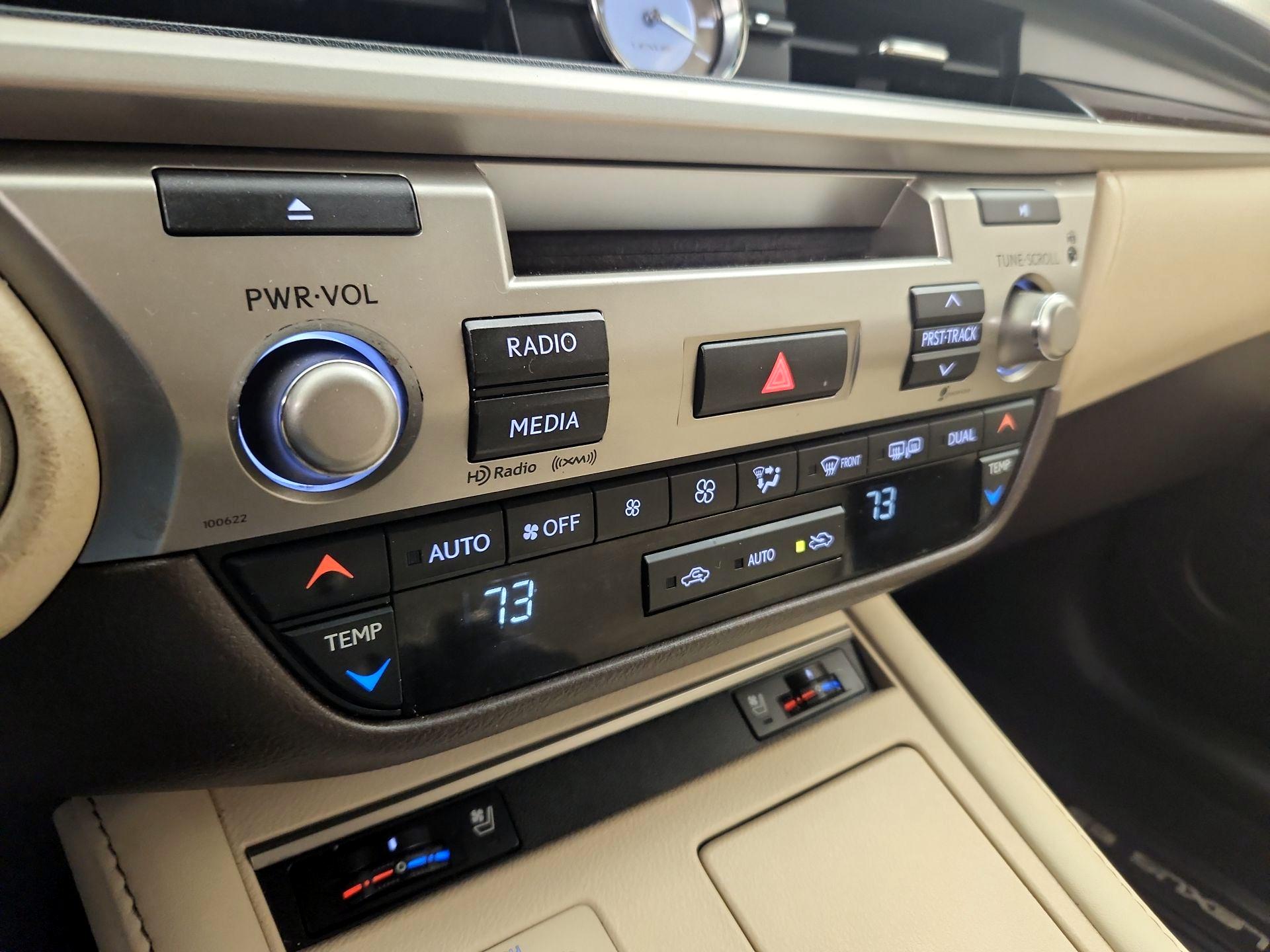 Thumbnail: 2016 Lexus ES - 16