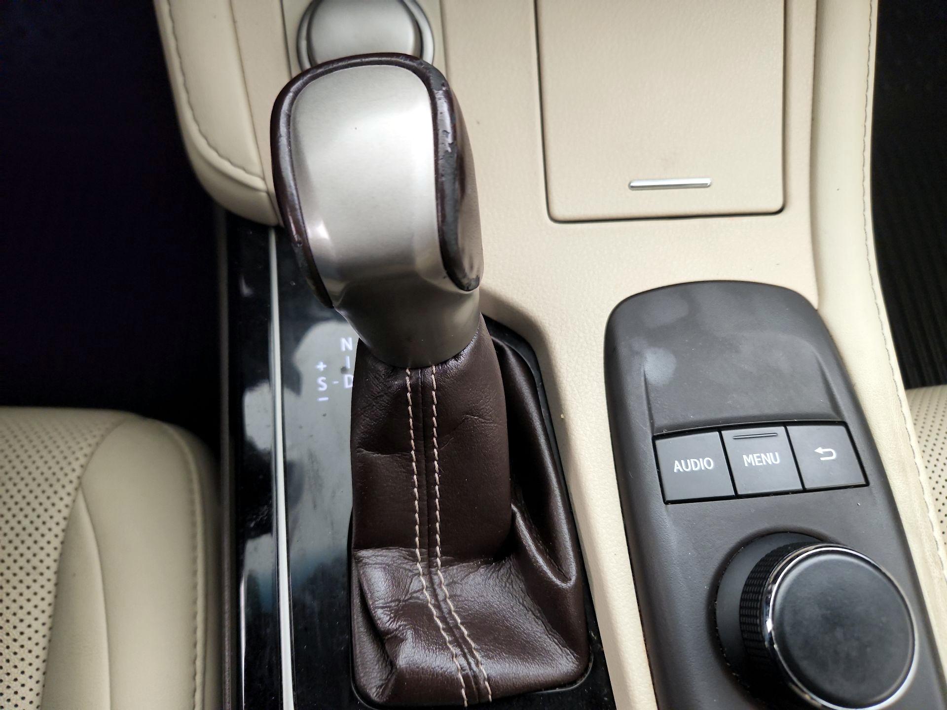 Thumbnail: 2016 Lexus ES - 17