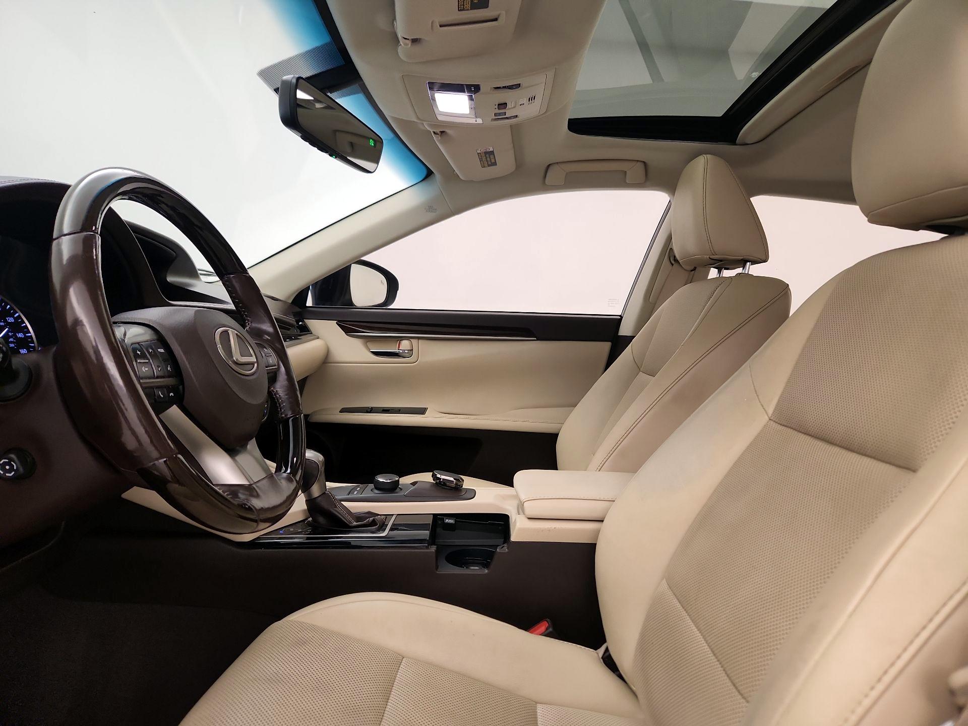 Thumbnail: 2016 Lexus ES - 18