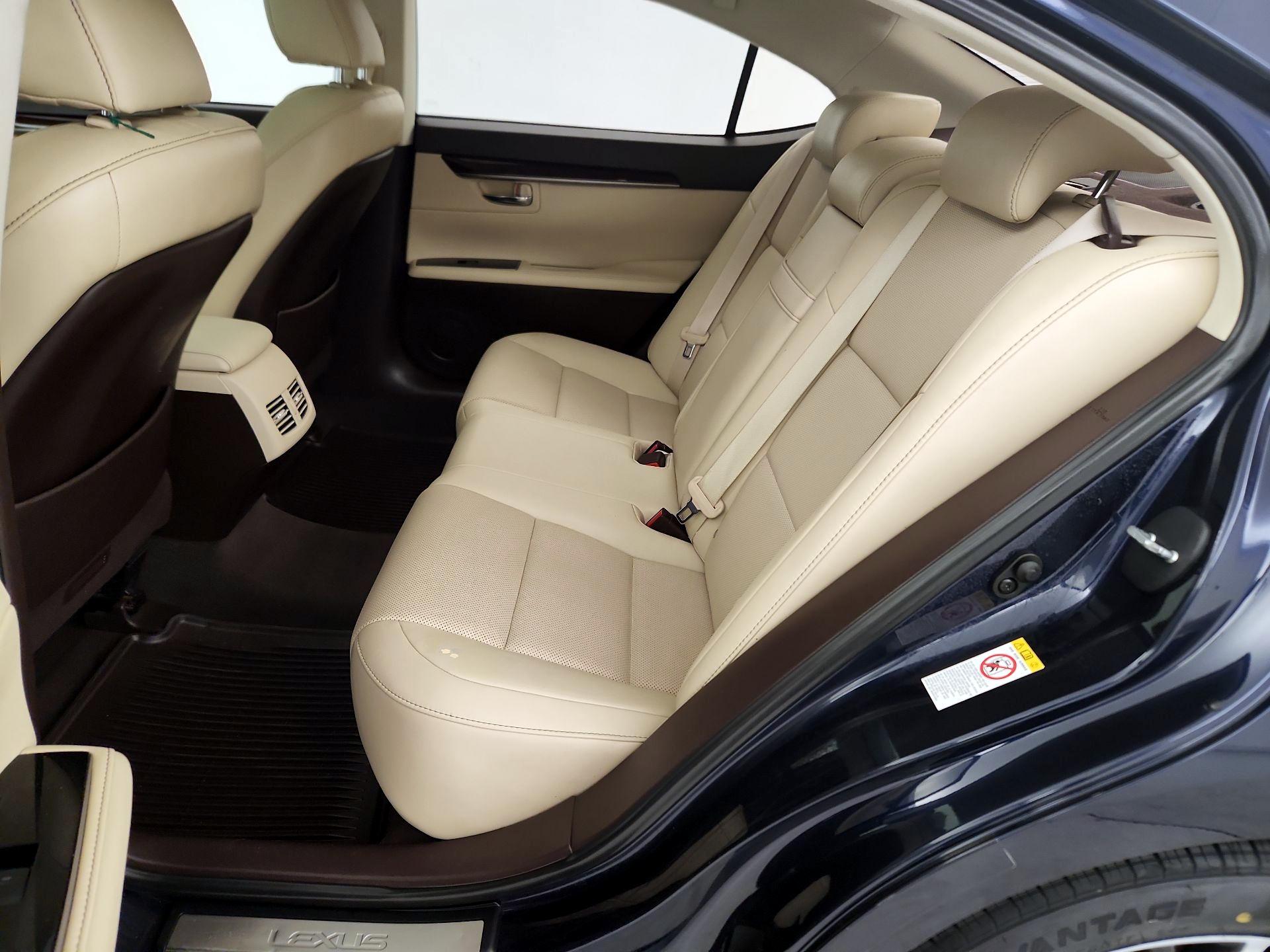 Thumbnail: 2016 Lexus ES - 19