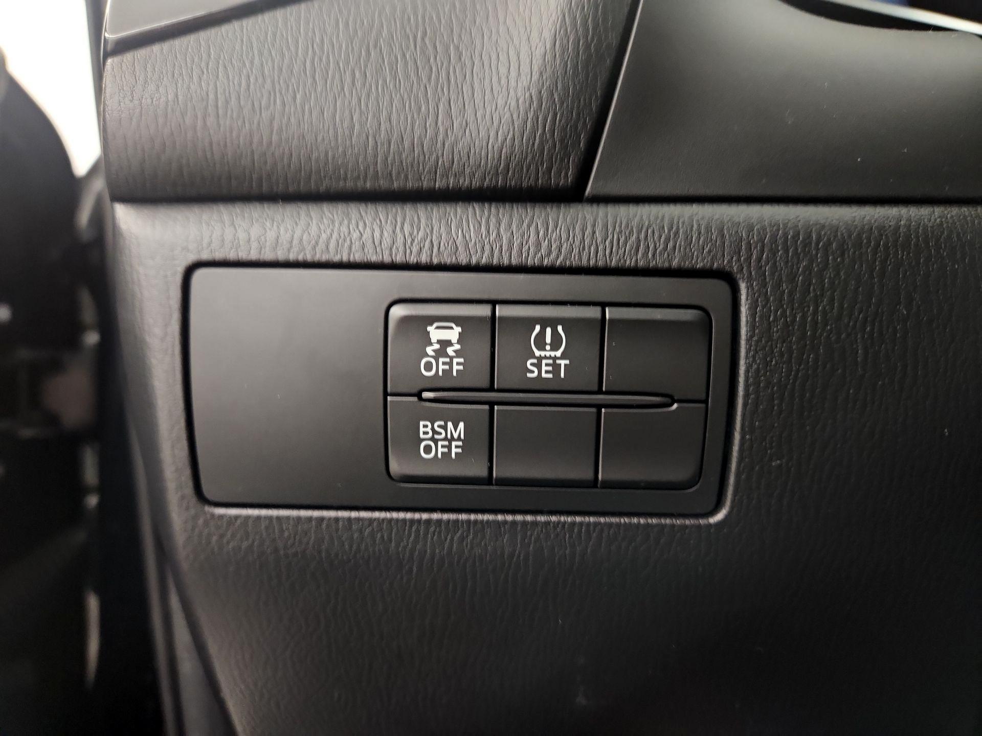 Thumbnail: 2015 Mazda Mazda3 - 13