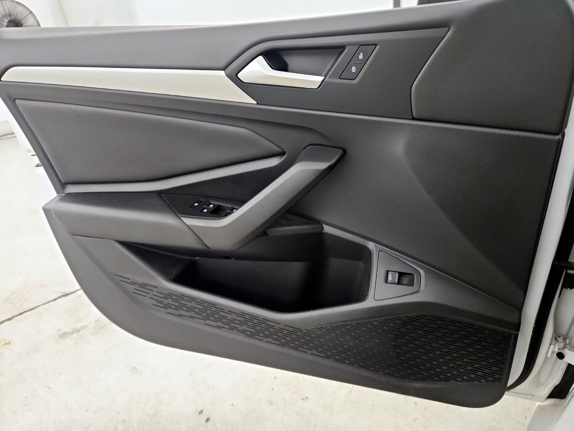 Thumbnail: 2019 Volkswagen Jetta - 12