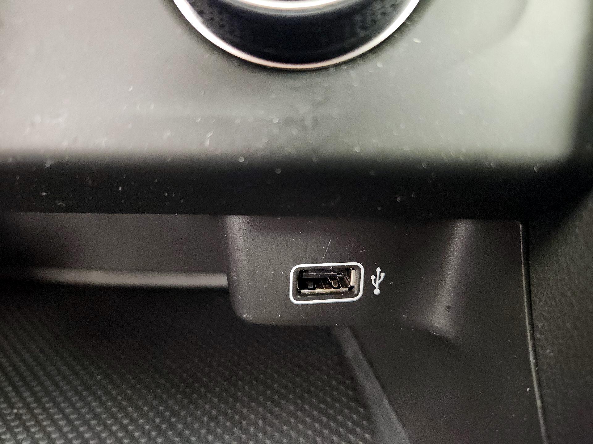 Thumbnail: 2019 Volkswagen Jetta - 18