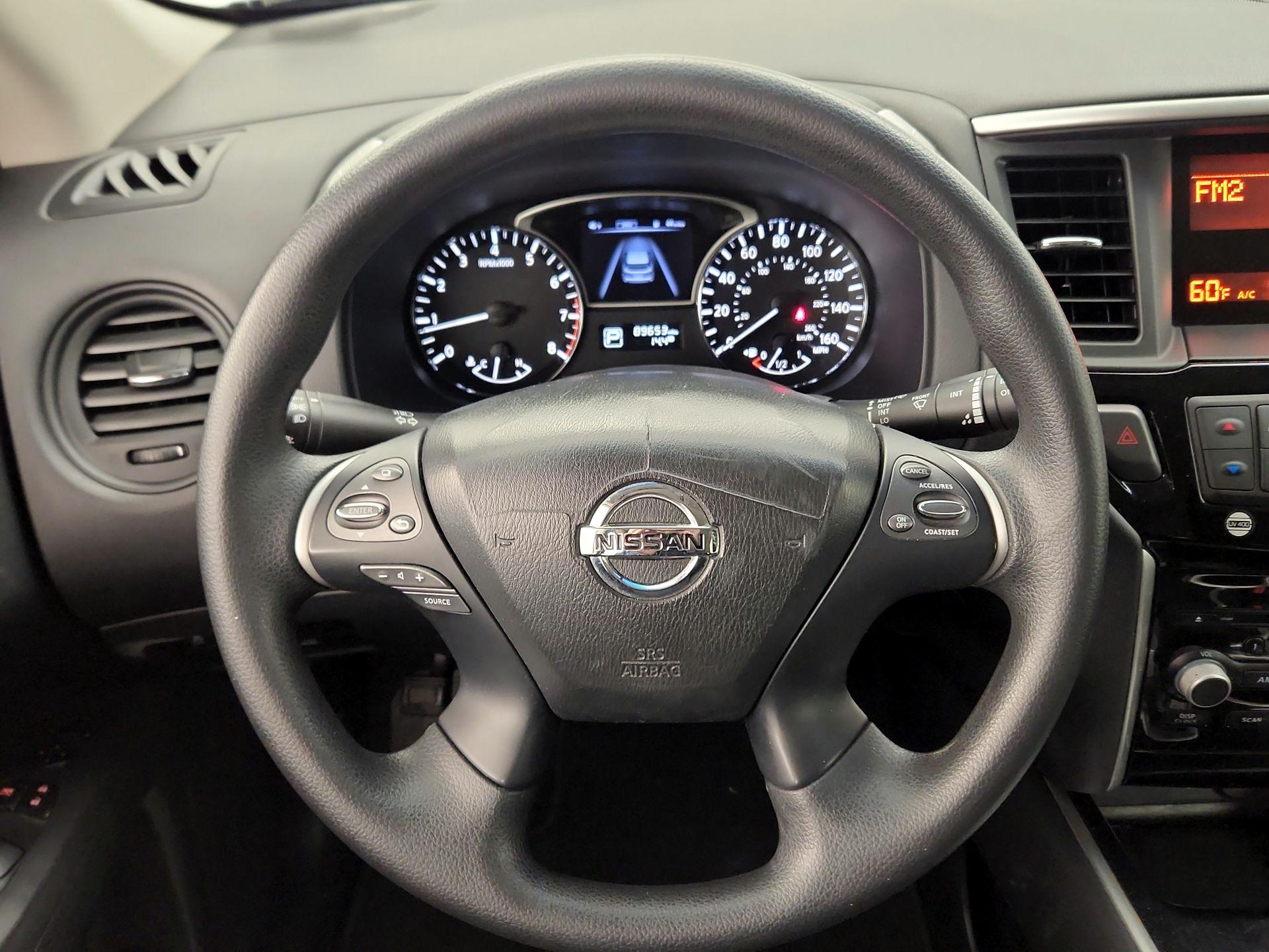 Thumbnail: 2015 Nissan Pathfinder - 10