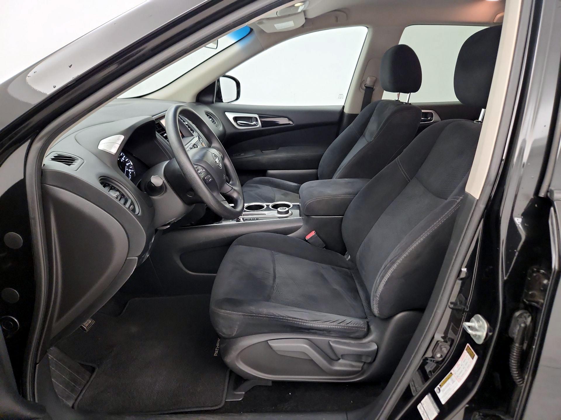 Thumbnail: 2015 Nissan Pathfinder - 11