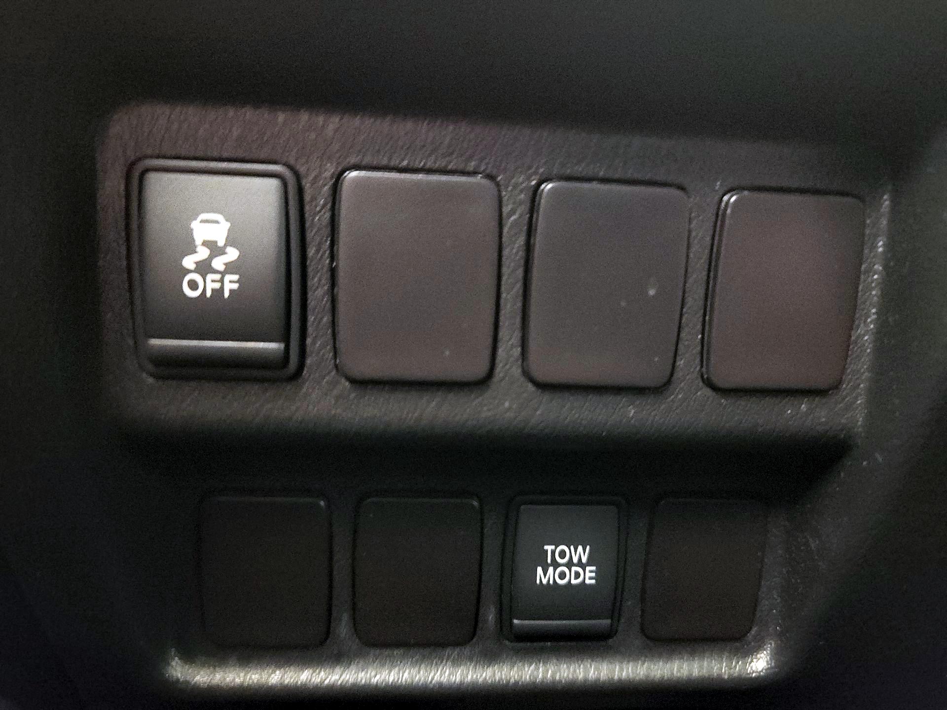 Thumbnail: 2015 Nissan Pathfinder - 13