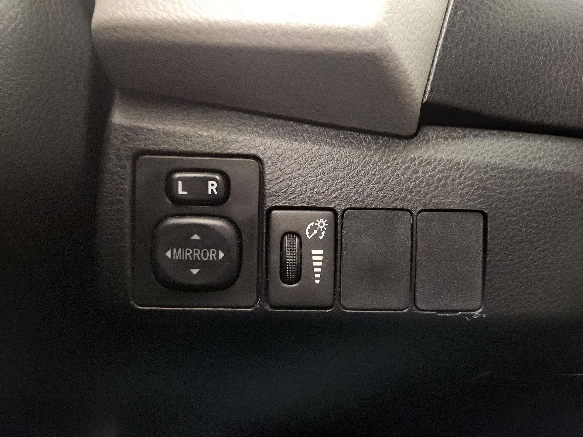 Thumbnail: 2015 Toyota Corolla - 13