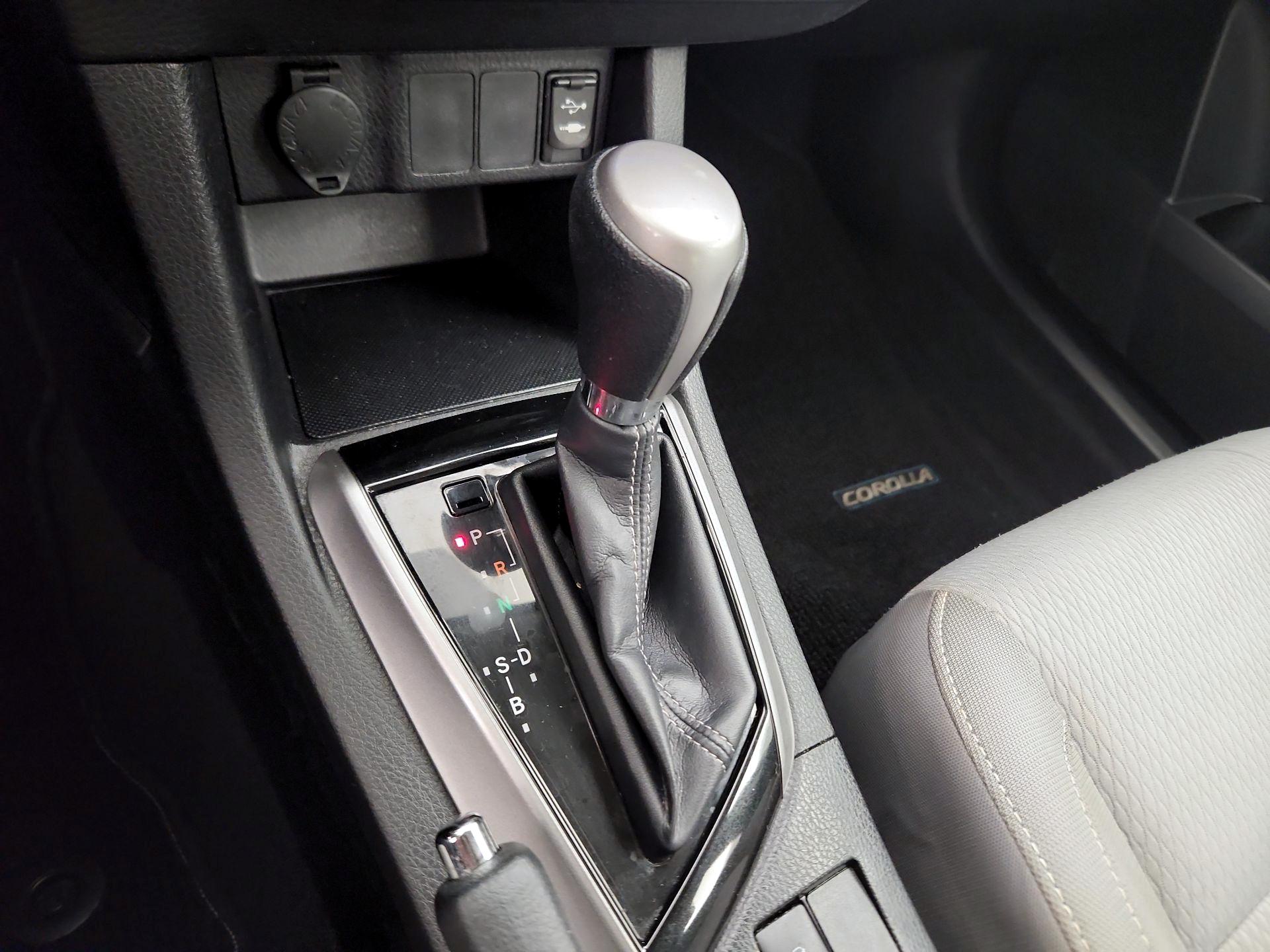 Thumbnail: 2015 Toyota Corolla - 17