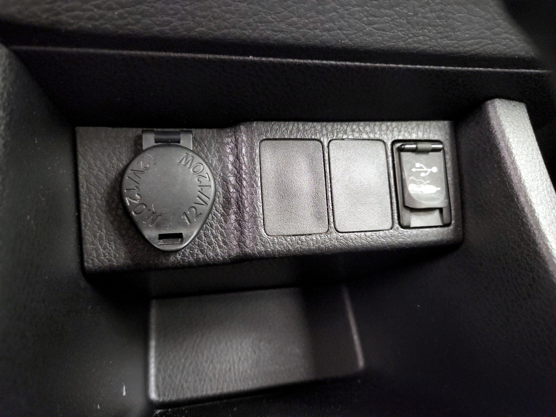 Thumbnail: 2015 Toyota Corolla - 18