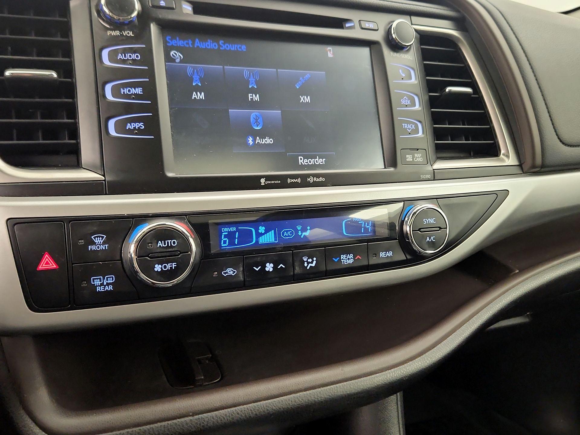 Thumbnail: 2019 Toyota Highlander - 16