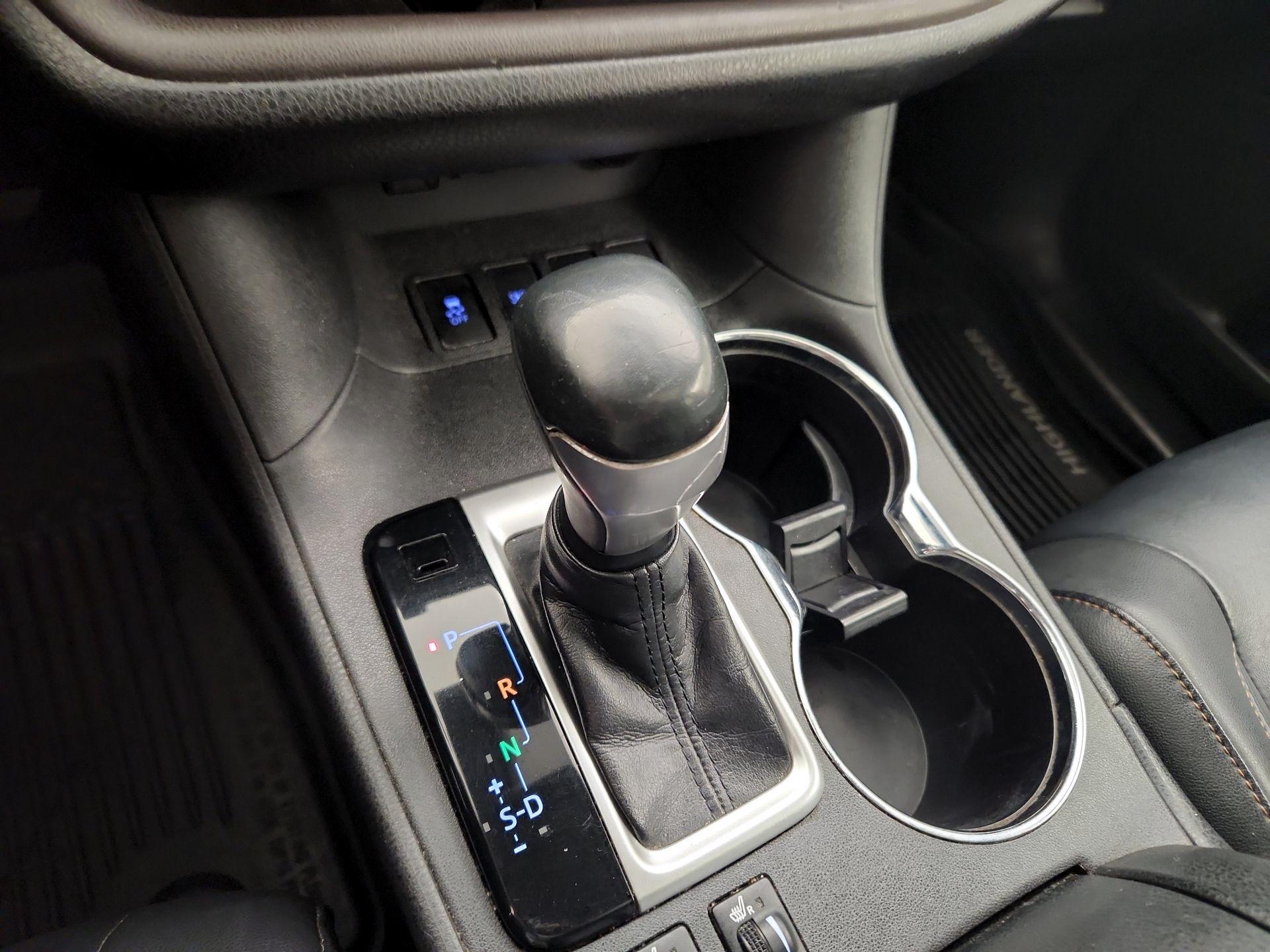 Thumbnail: 2019 Toyota Highlander - 17