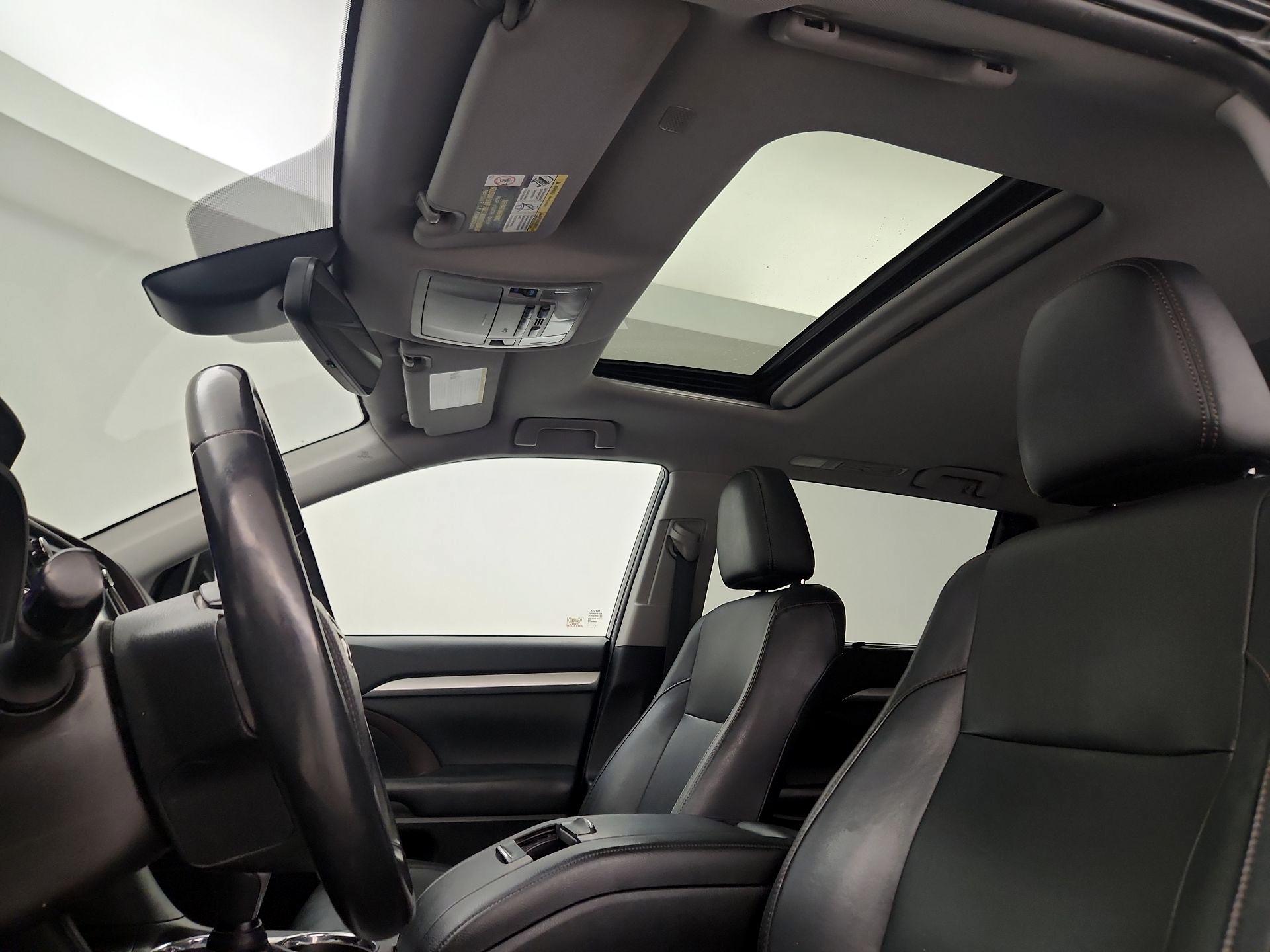 Thumbnail: 2019 Toyota Highlander - 19