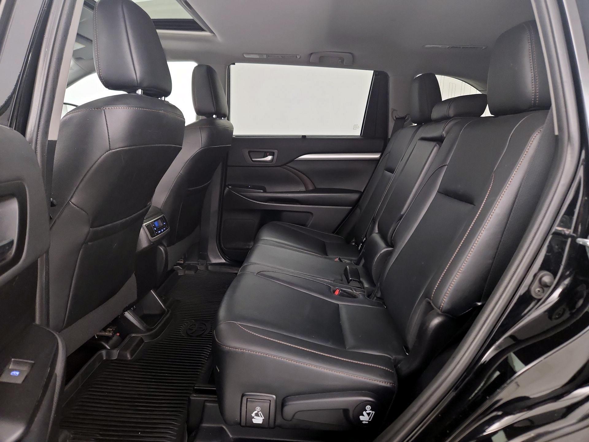 Thumbnail: 2019 Toyota Highlander - 20