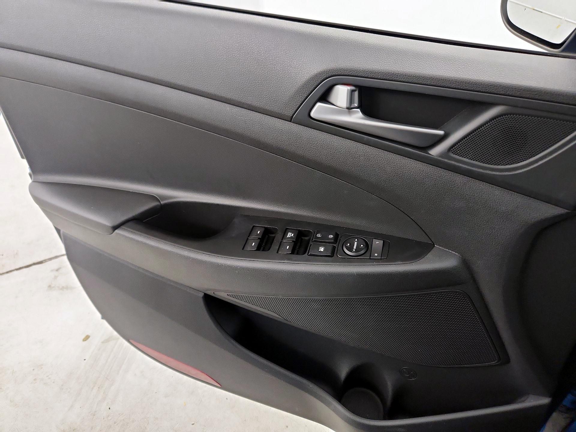 Thumbnail: 2016 Hyundai Tucson - 12