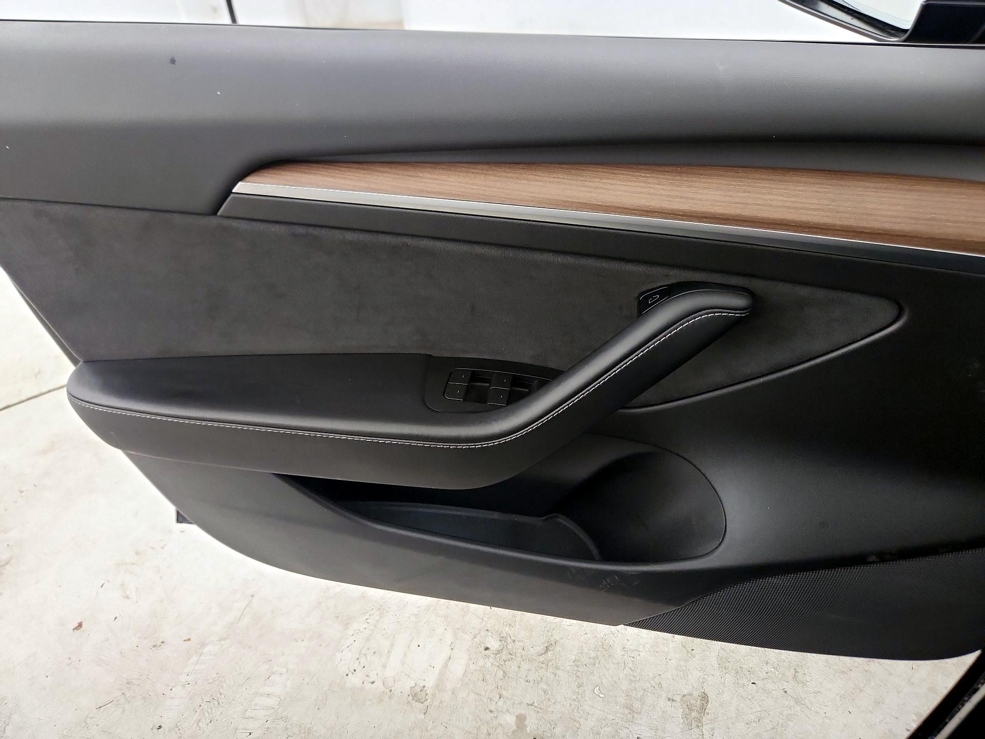 Thumbnail: 2022 Tesla Model 3 - 12