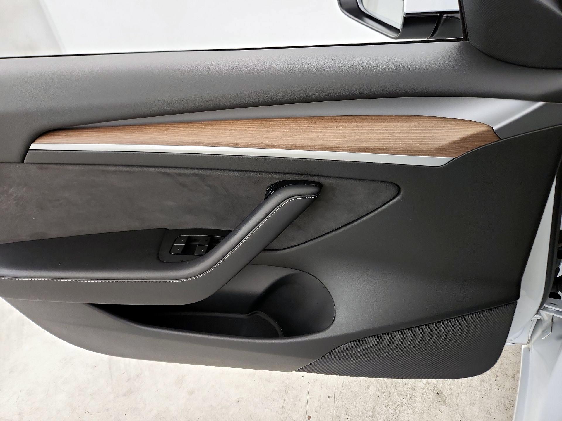 Thumbnail: 2022 Tesla Model 3 - 12