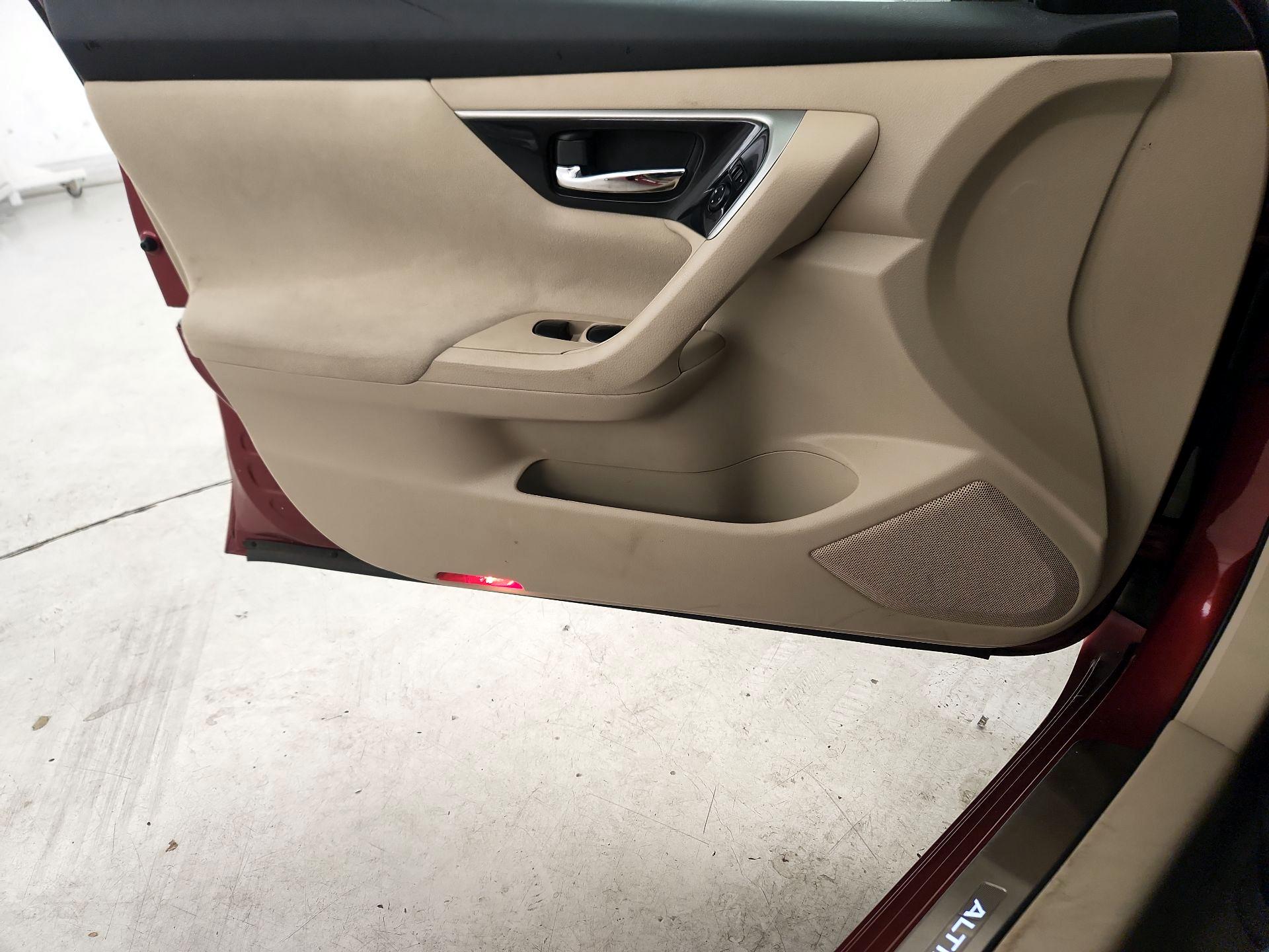 Thumbnail: 2014 Nissan Altima - 12