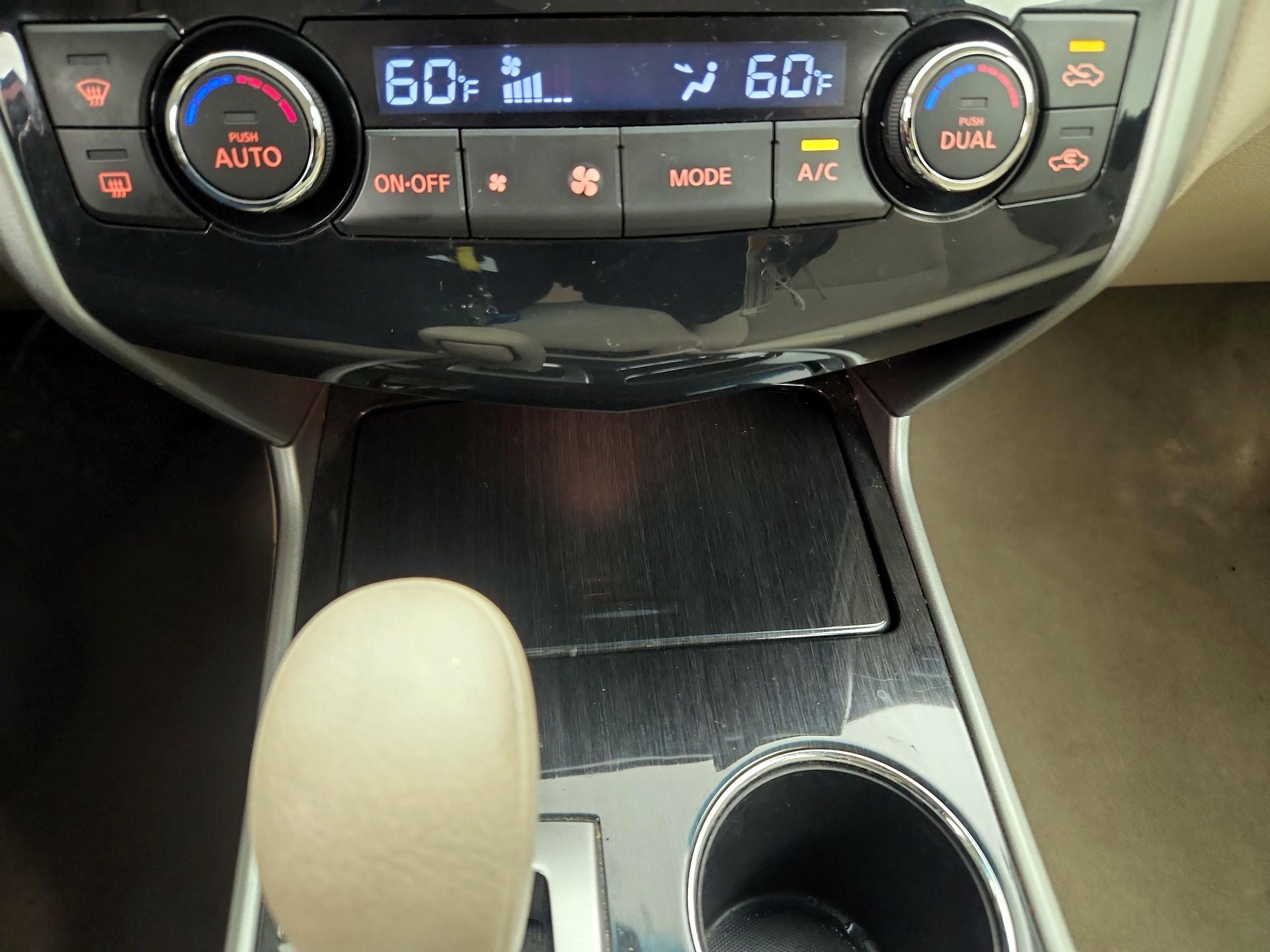 Thumbnail: 2014 Nissan Altima - 16