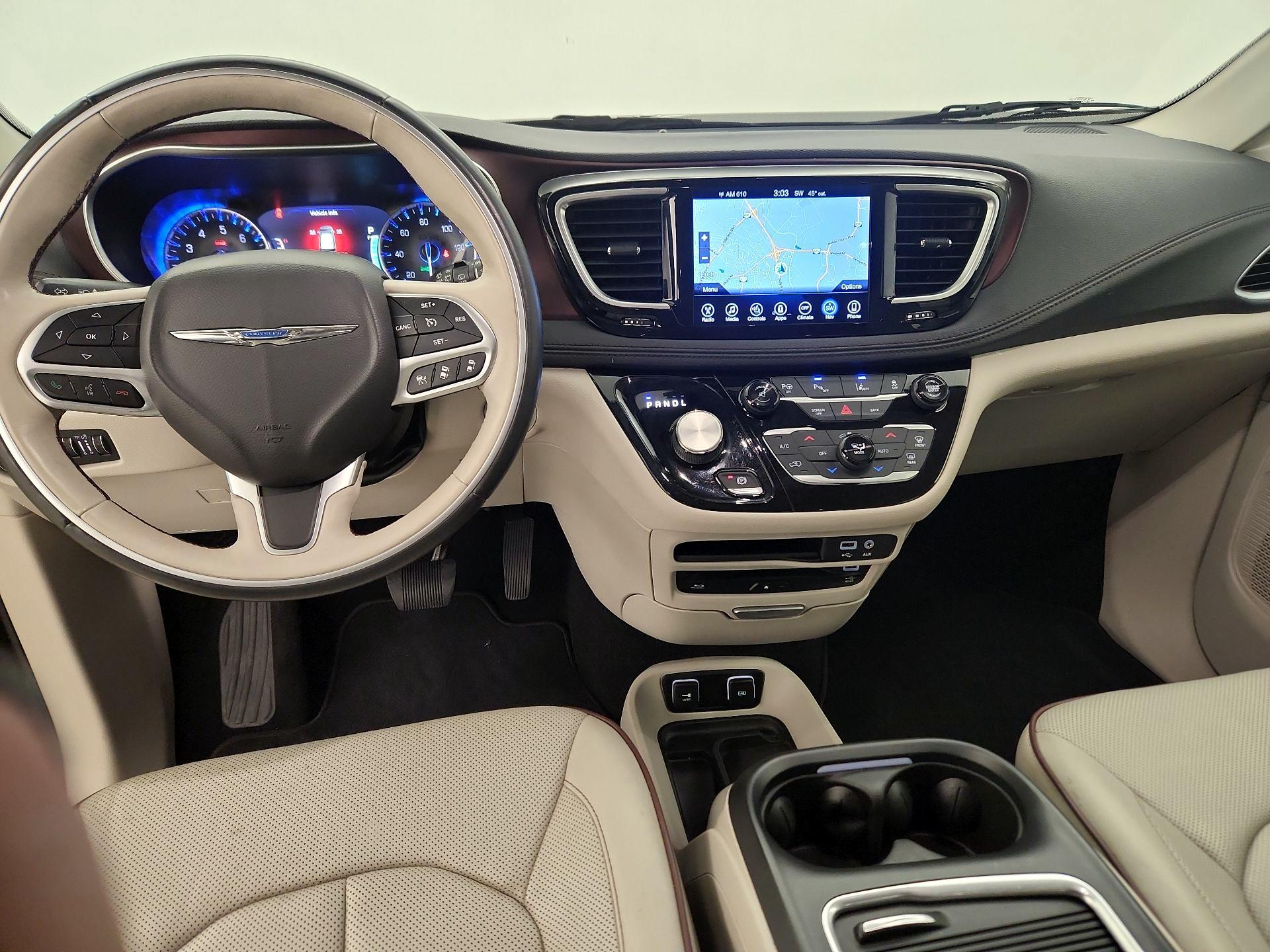 Thumbnail: 2017 Chrysler Pacifica - 9