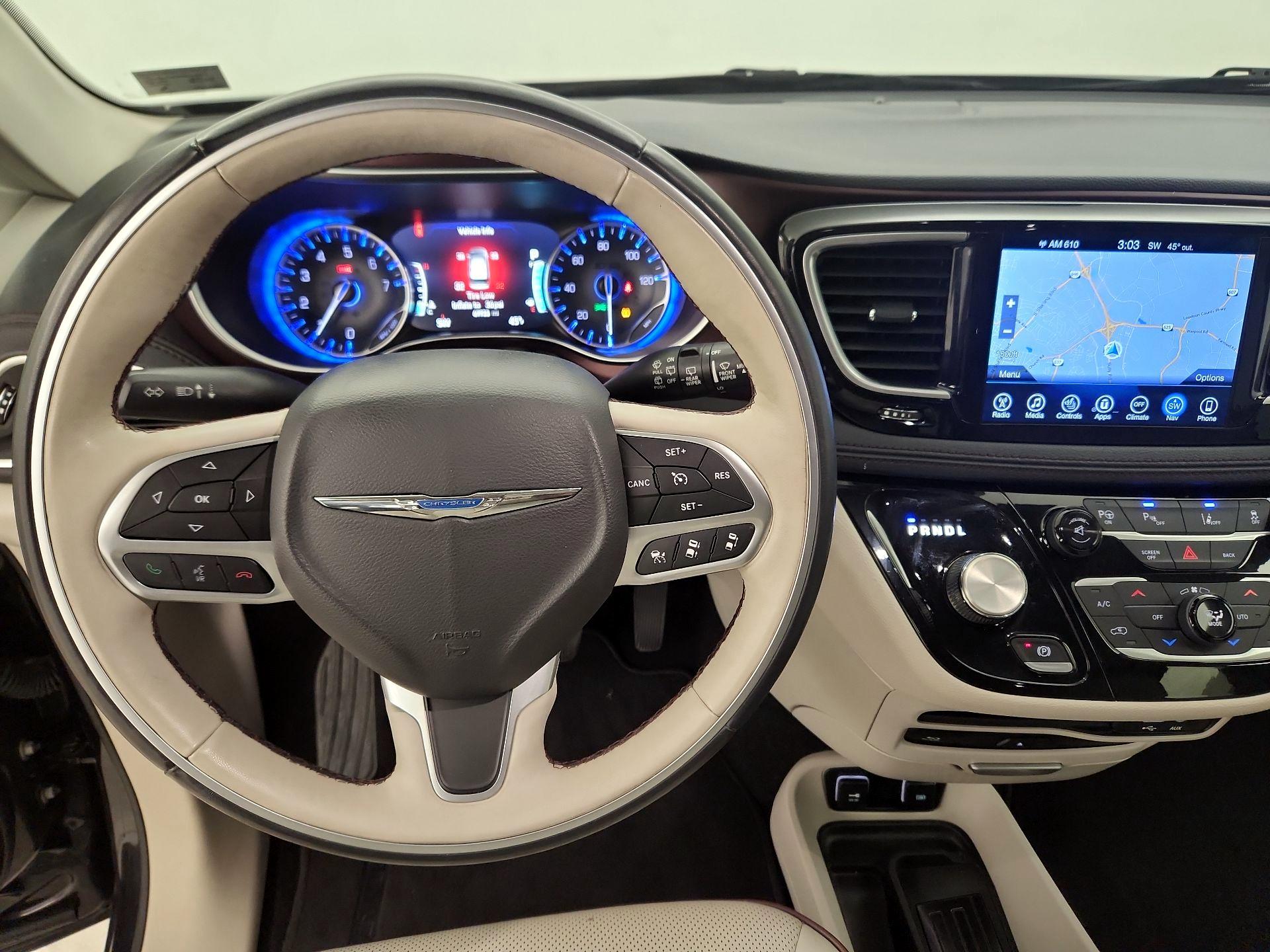 Thumbnail: 2017 Chrysler Pacifica - 10