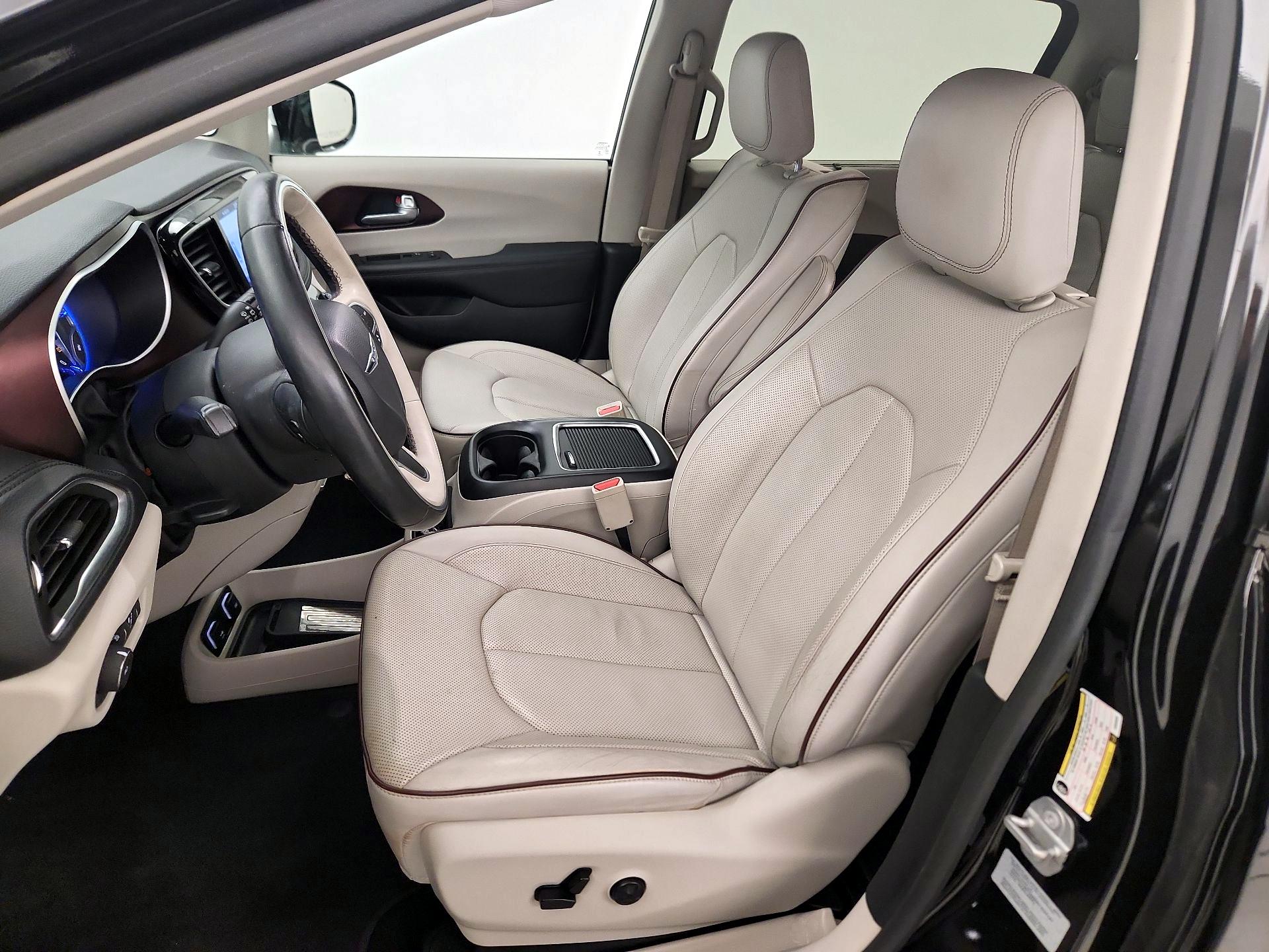 Thumbnail: 2017 Chrysler Pacifica - 11