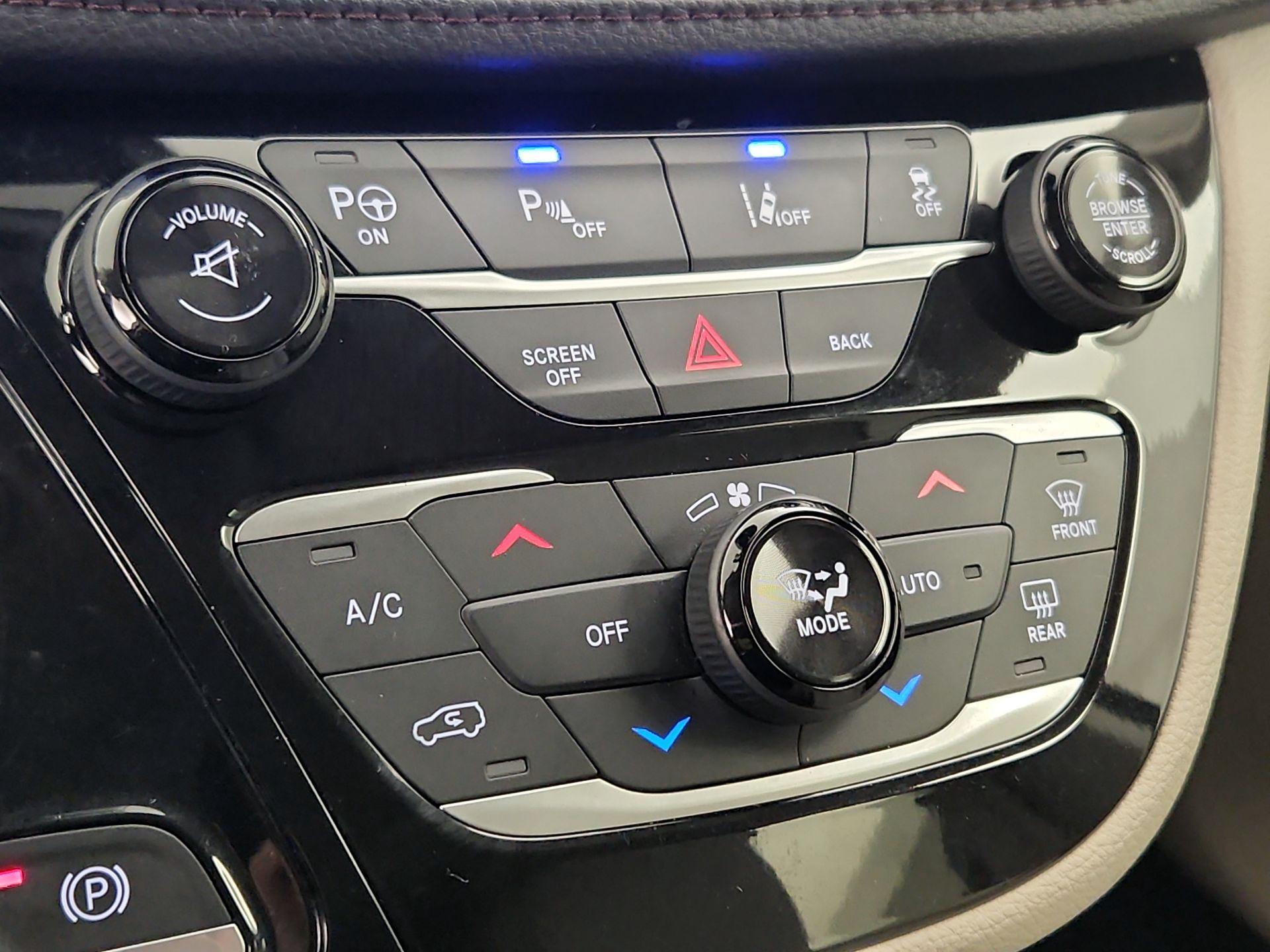 Thumbnail: 2017 Chrysler Pacifica - 17