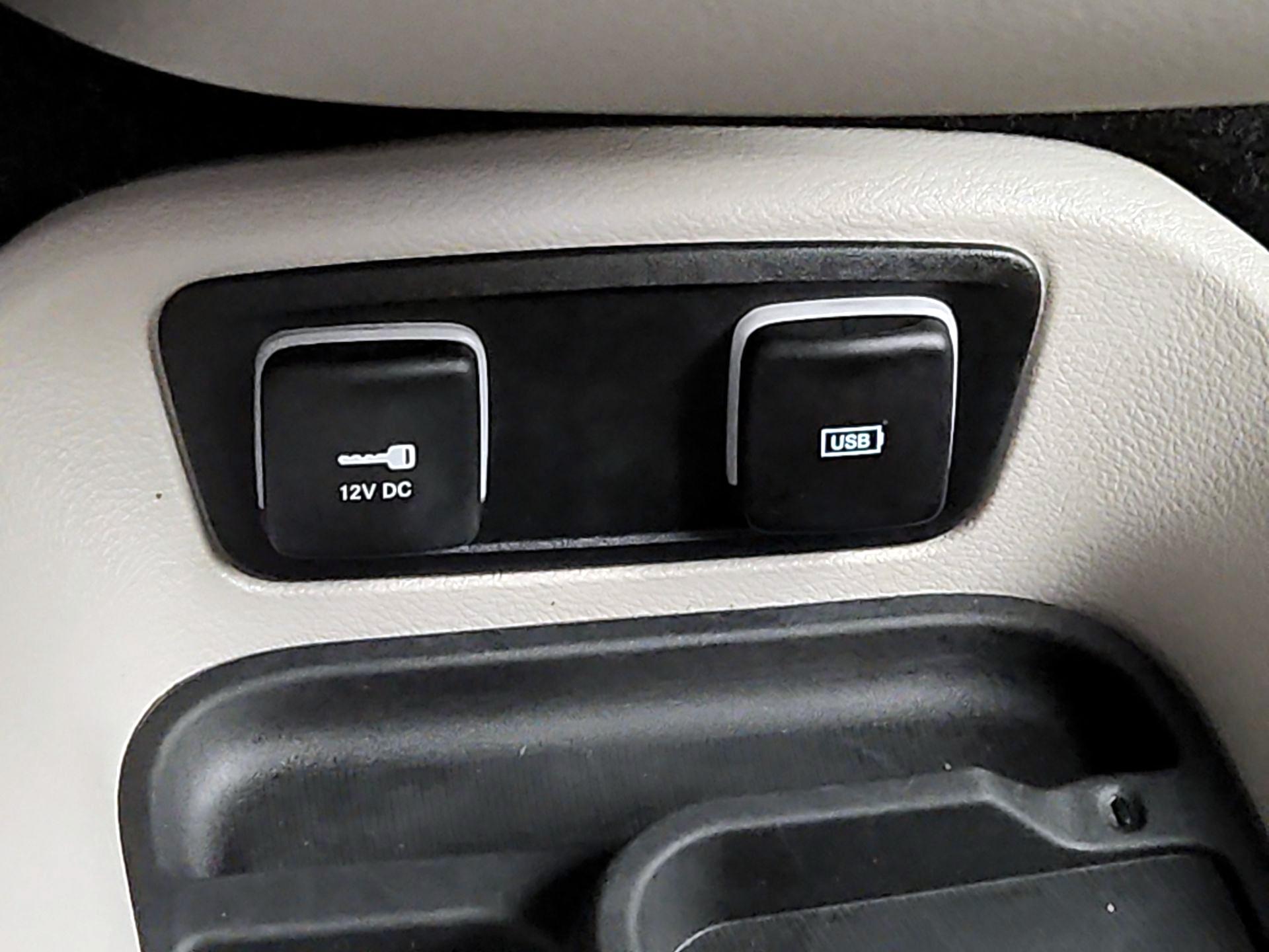 Thumbnail: 2017 Chrysler Pacifica - 19