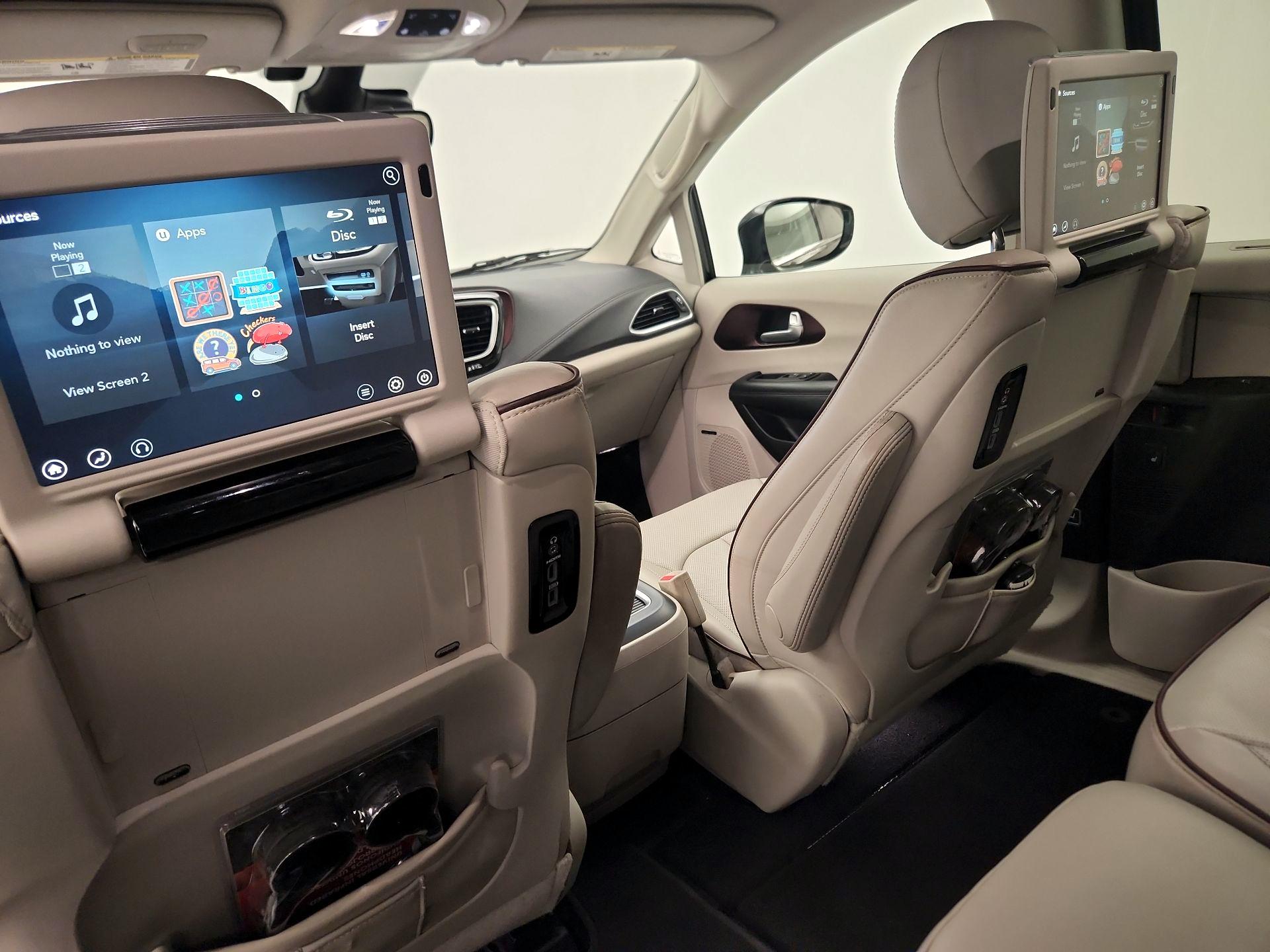 Thumbnail: 2017 Chrysler Pacifica - 20