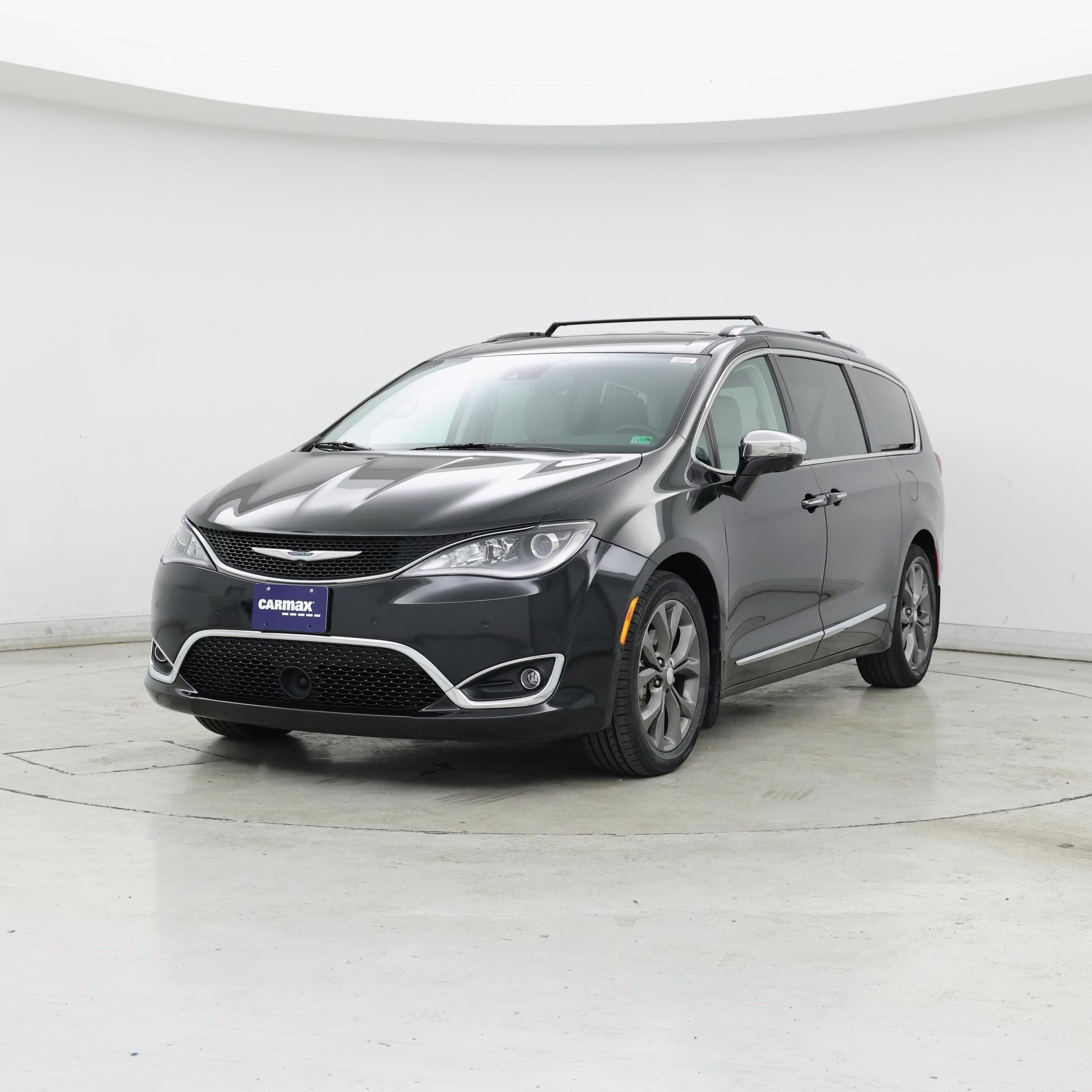 Thumbnail: 2017 Chrysler Pacifica - 4