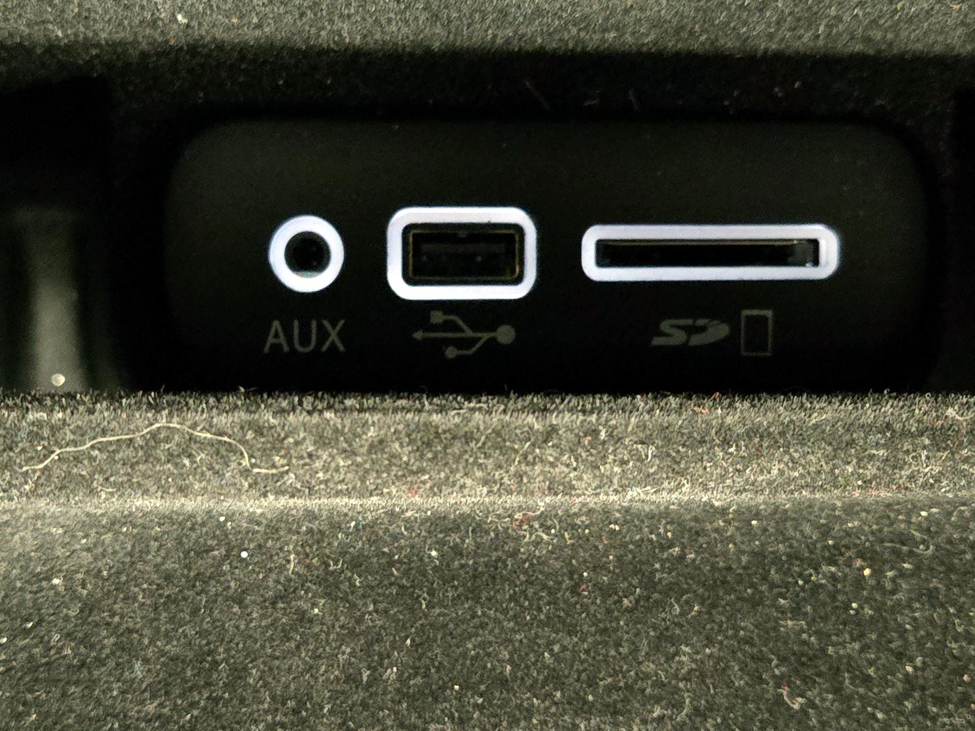 Thumbnail: 2015 Chrysler 300 - 19