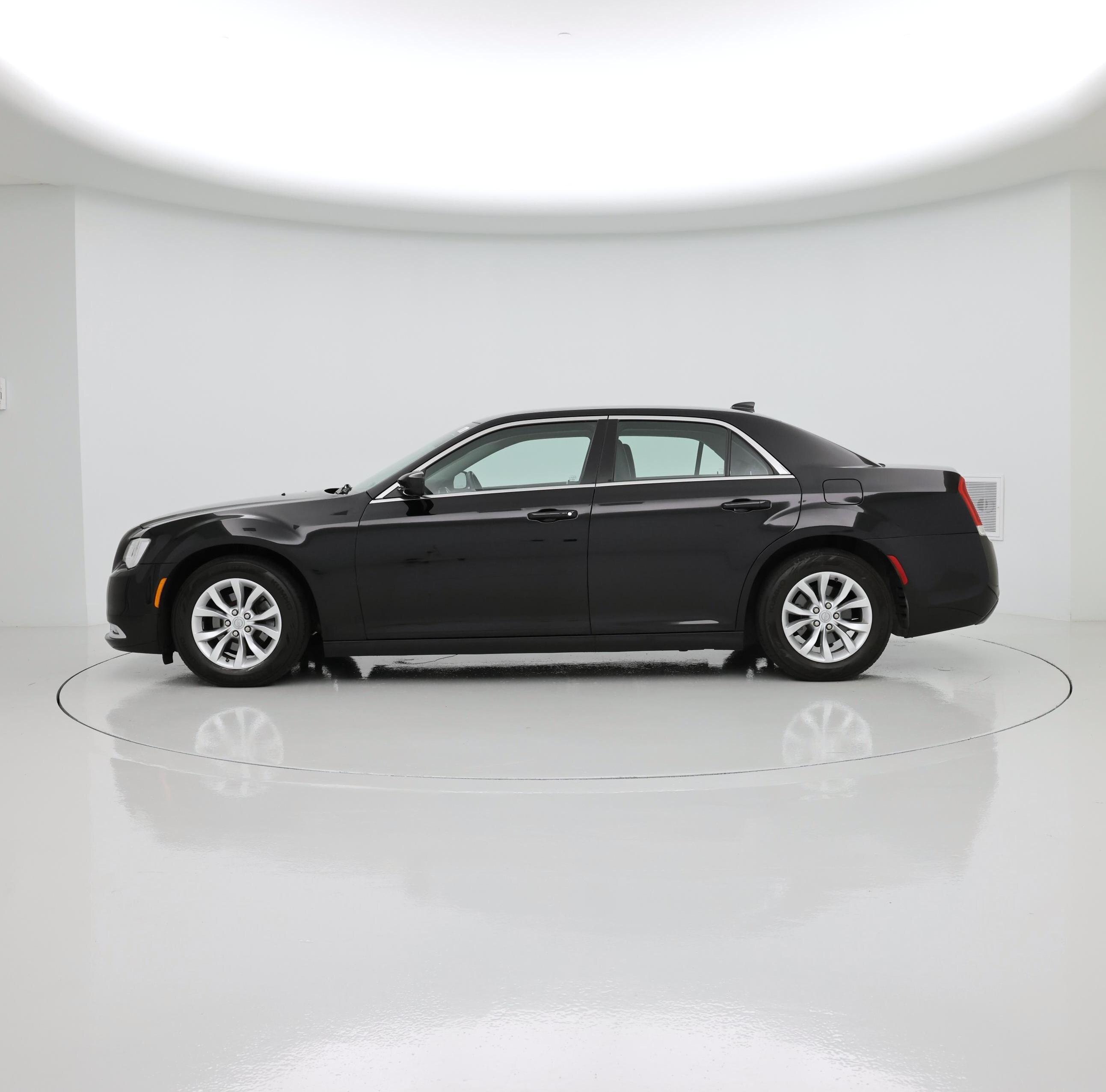 Thumbnail: 2015 Chrysler 300 - 3