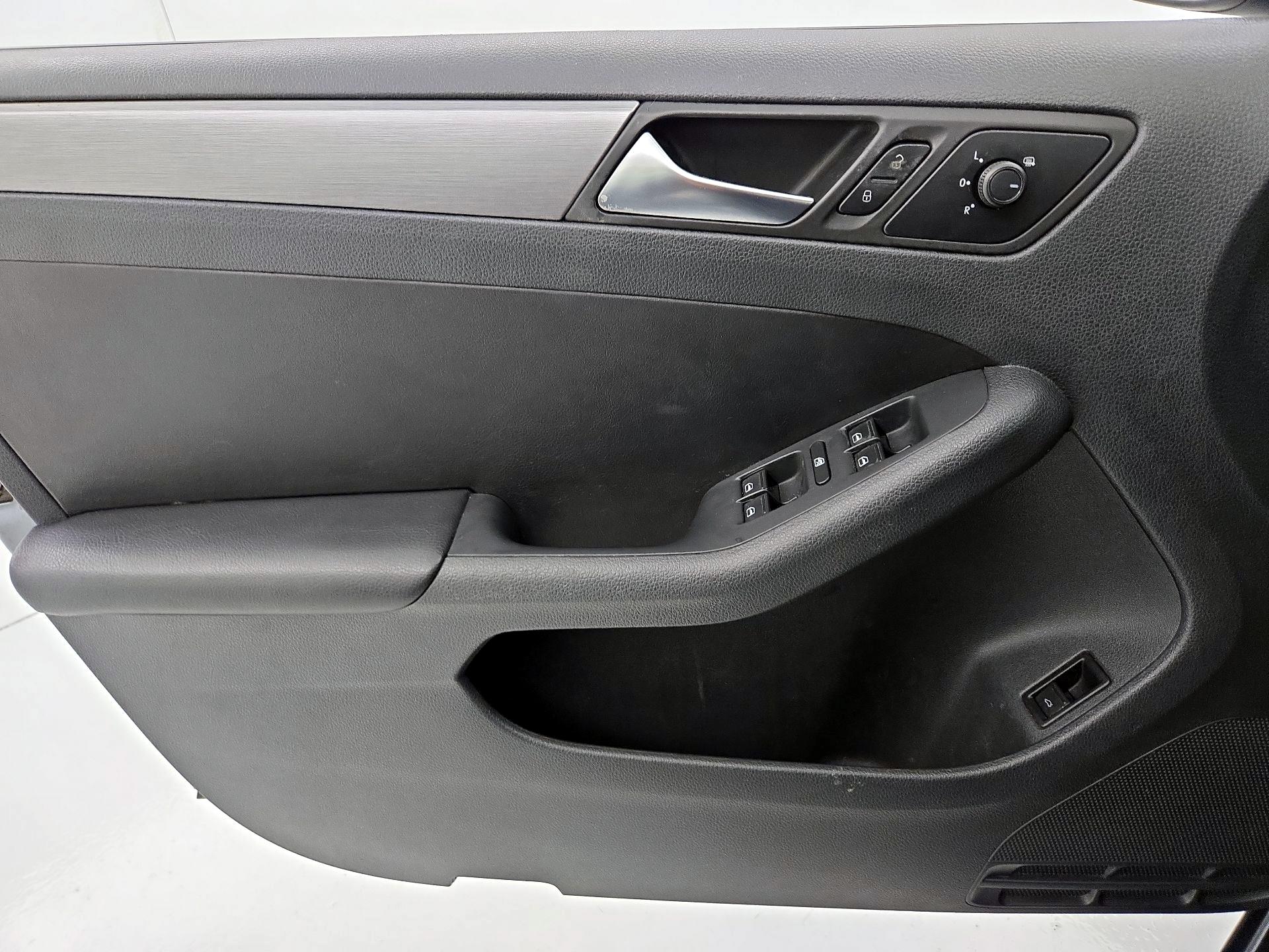 Thumbnail: 2016 Volkswagen Jetta - 12