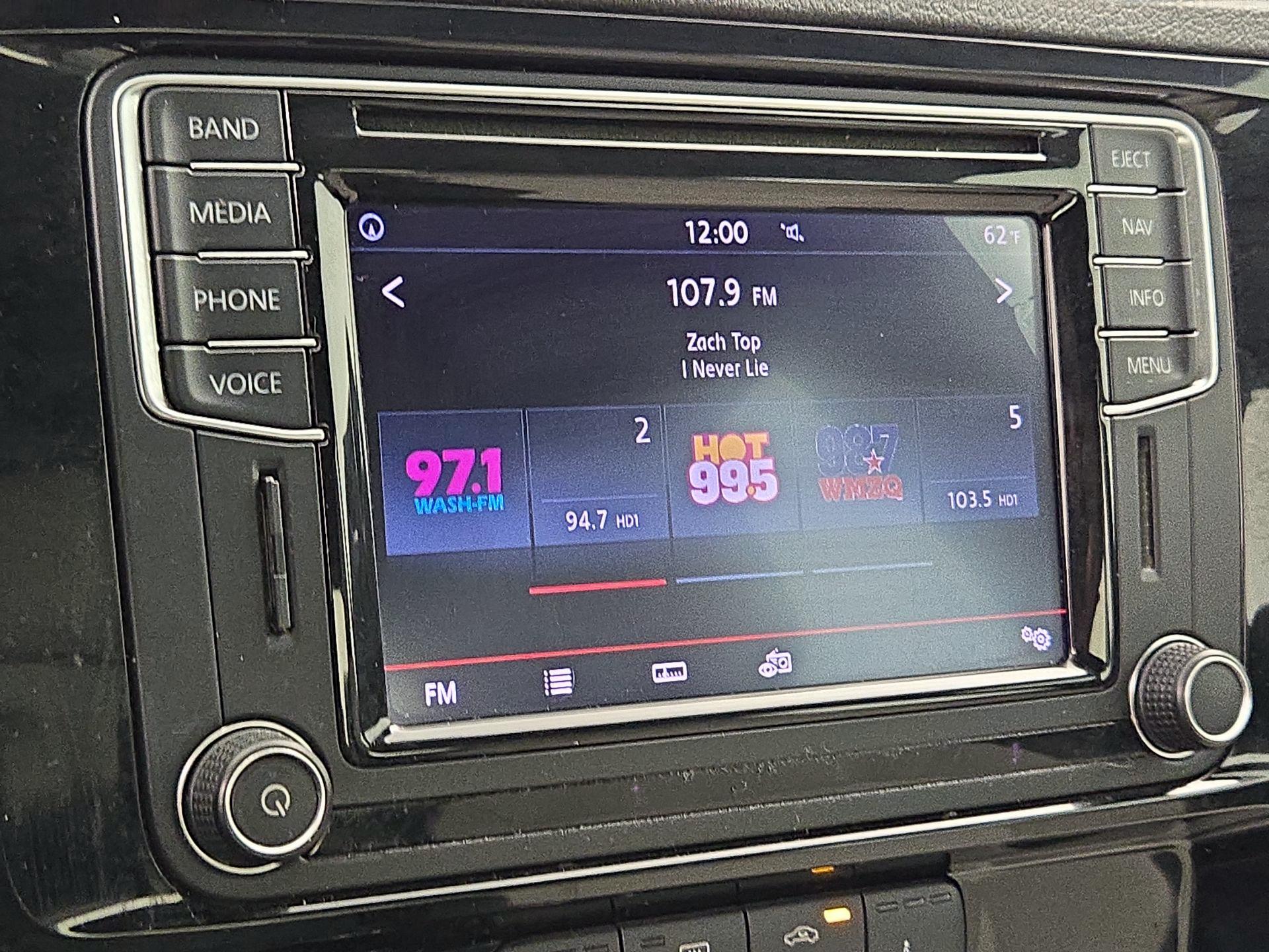 Thumbnail: 2016 Volkswagen Jetta - 16