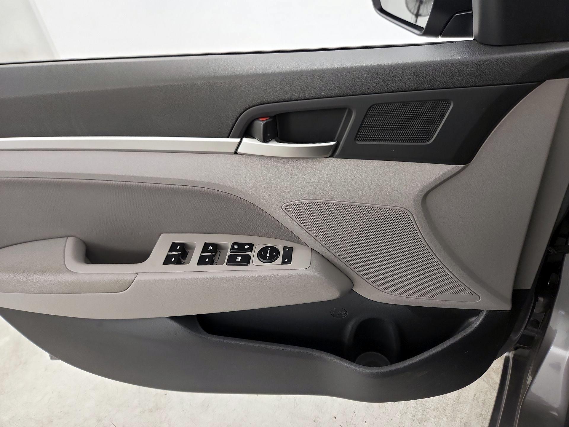 Thumbnail: 2020 Hyundai Elantra - 12